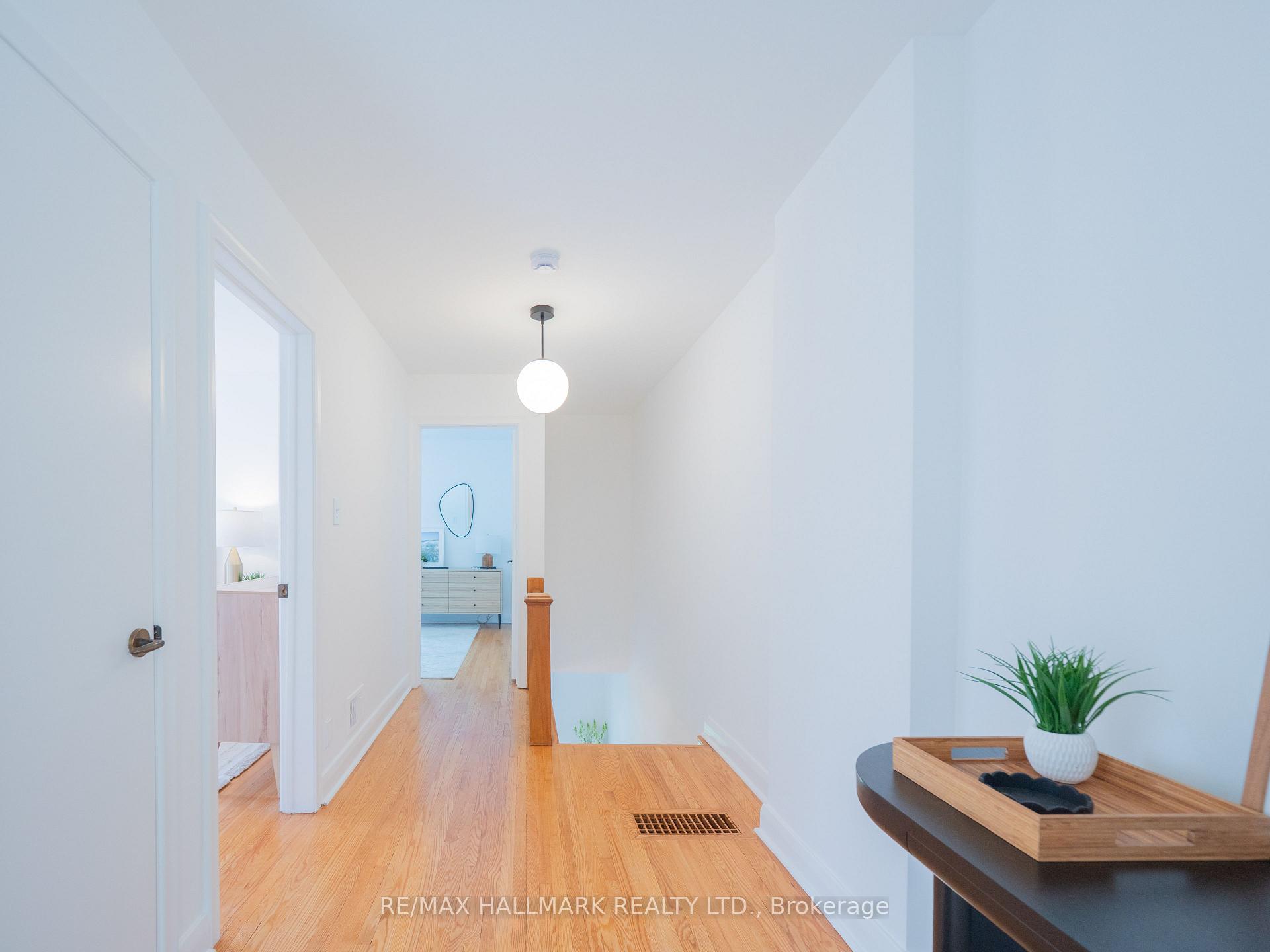 Photo 16 of 61 Glenside Avenue, Toronto, Greenwood-Coxwell — HOMEH