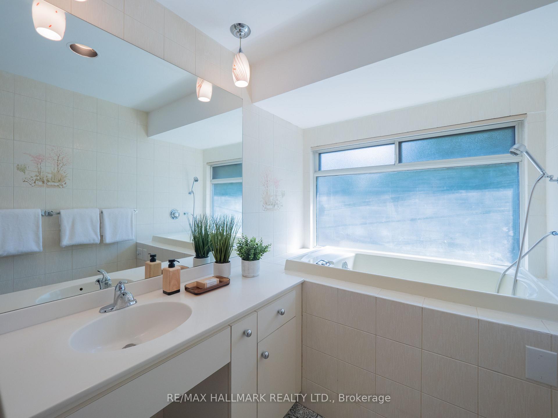 Photo 29 of 61 Glenside Avenue, Toronto, Greenwood-Coxwell — HOMEH