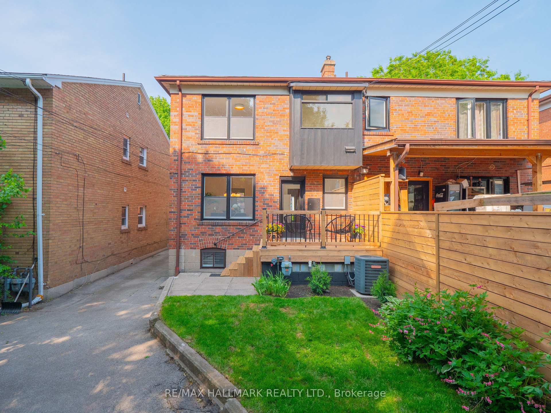 Photo 36 of 61 Glenside Avenue, Toronto, Greenwood-Coxwell — HOMEH