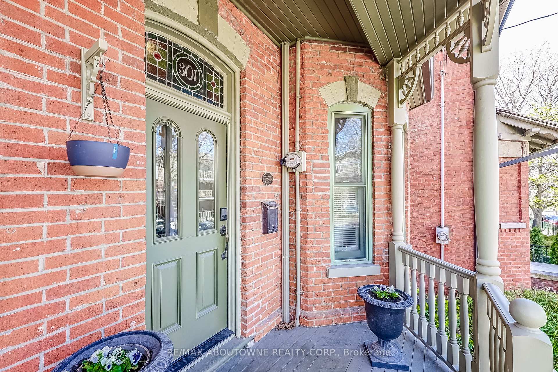 Photo 3 of 301 Sumach Street, Toronto, Cabbagetown-South St. James Town — HOMEH