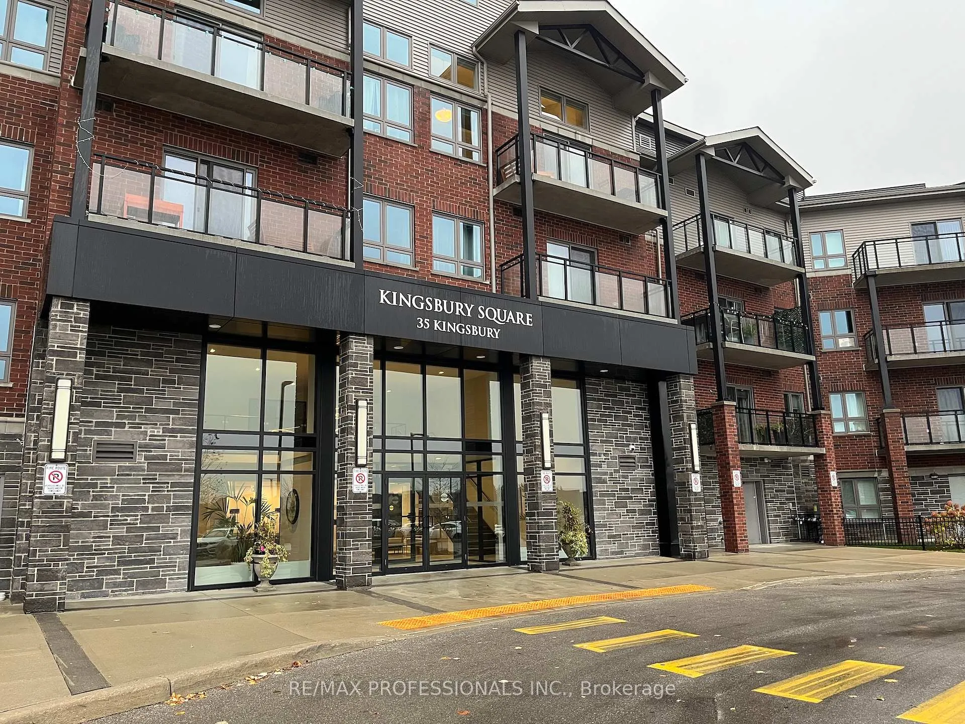 Front of Unit 216, 35 Kingsbury Square