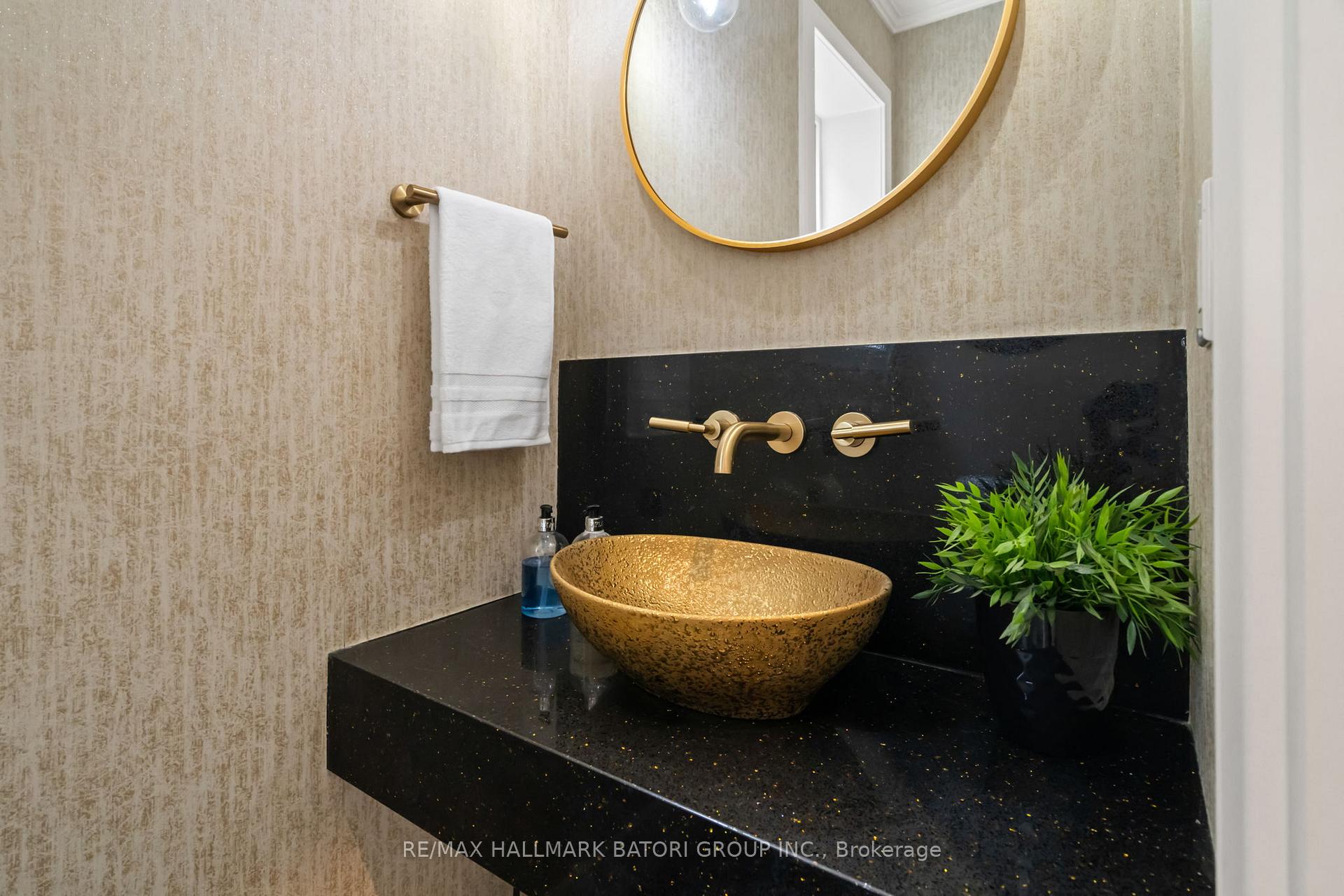 Photo 11 of 316 Roselawn Avenue, Toronto, Yonge-Eglinton — HOMEH