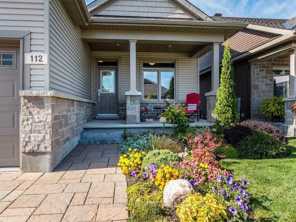 Photo 3 of 112 Elfin Grove, Ottawa, Kanata - Emerald Meadows/Trailwest — HOMEH