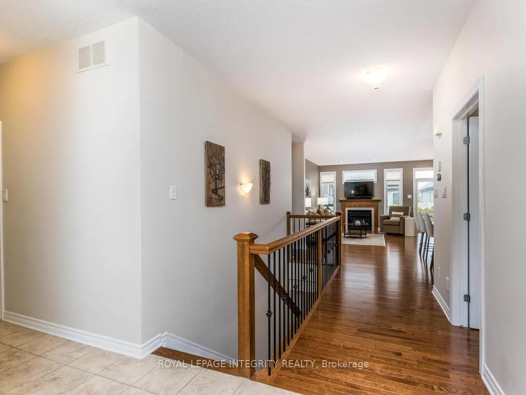 Photo 5 of 112 Elfin Grove, Ottawa, Kanata - Emerald Meadows/Trailwest — HOMEH