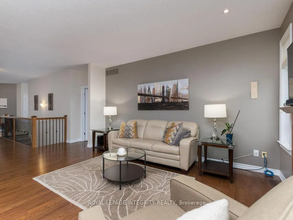 Photo 8 of 112 Elfin Grove, Ottawa, Kanata - Emerald Meadows/Trailwest — HOMEH