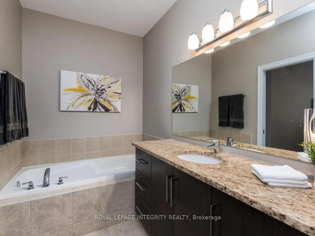 Photo 25 of 112 Elfin Grove, Ottawa, Kanata - Emerald Meadows/Trailwest — HOMEH