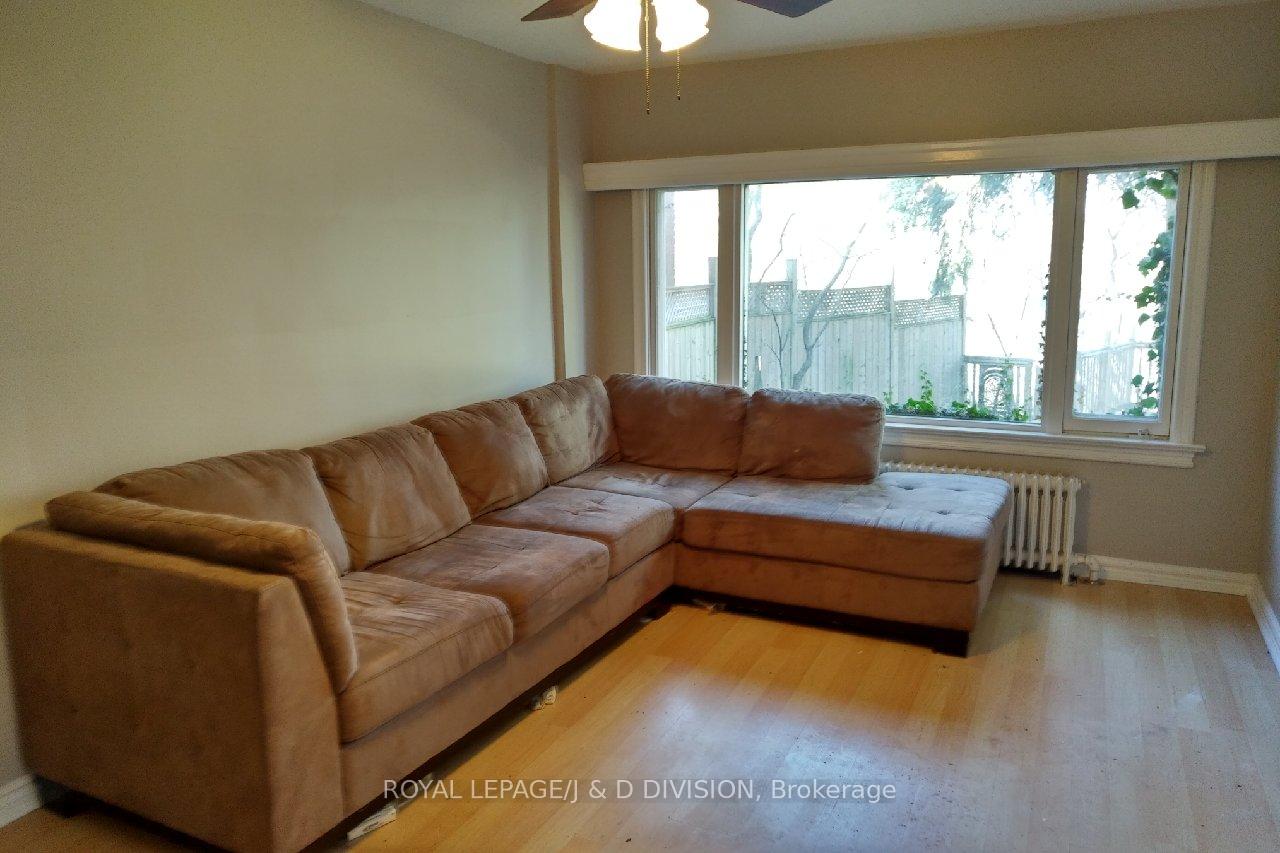 Photo 5 of 18 Beechwood Crescent, Toronto, Broadview North — HOMEH