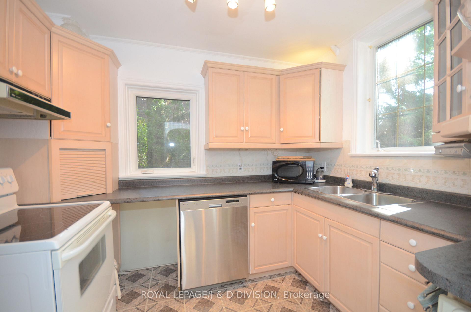 Photo 8 of 18 Beechwood Crescent, Toronto, Broadview North — HOMEH