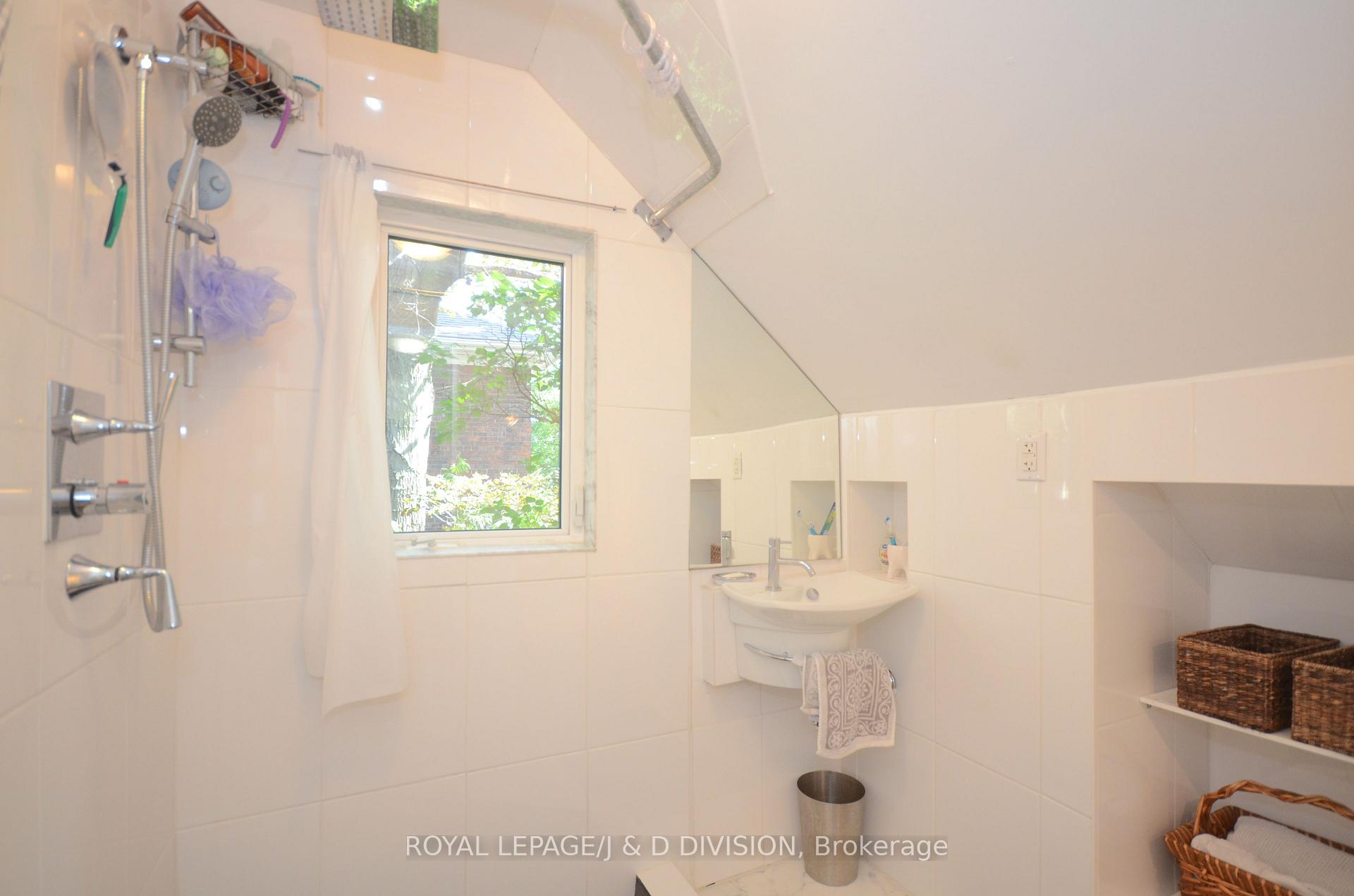 Photo 15 of 18 Beechwood Crescent, Toronto, Broadview North — HOMEH