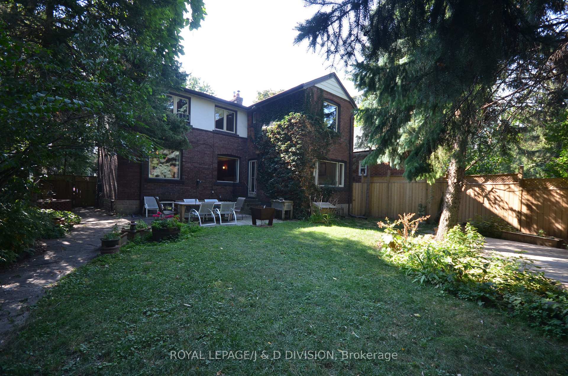 Photo 17 of 18 Beechwood Crescent, Toronto, Broadview North — HOMEH