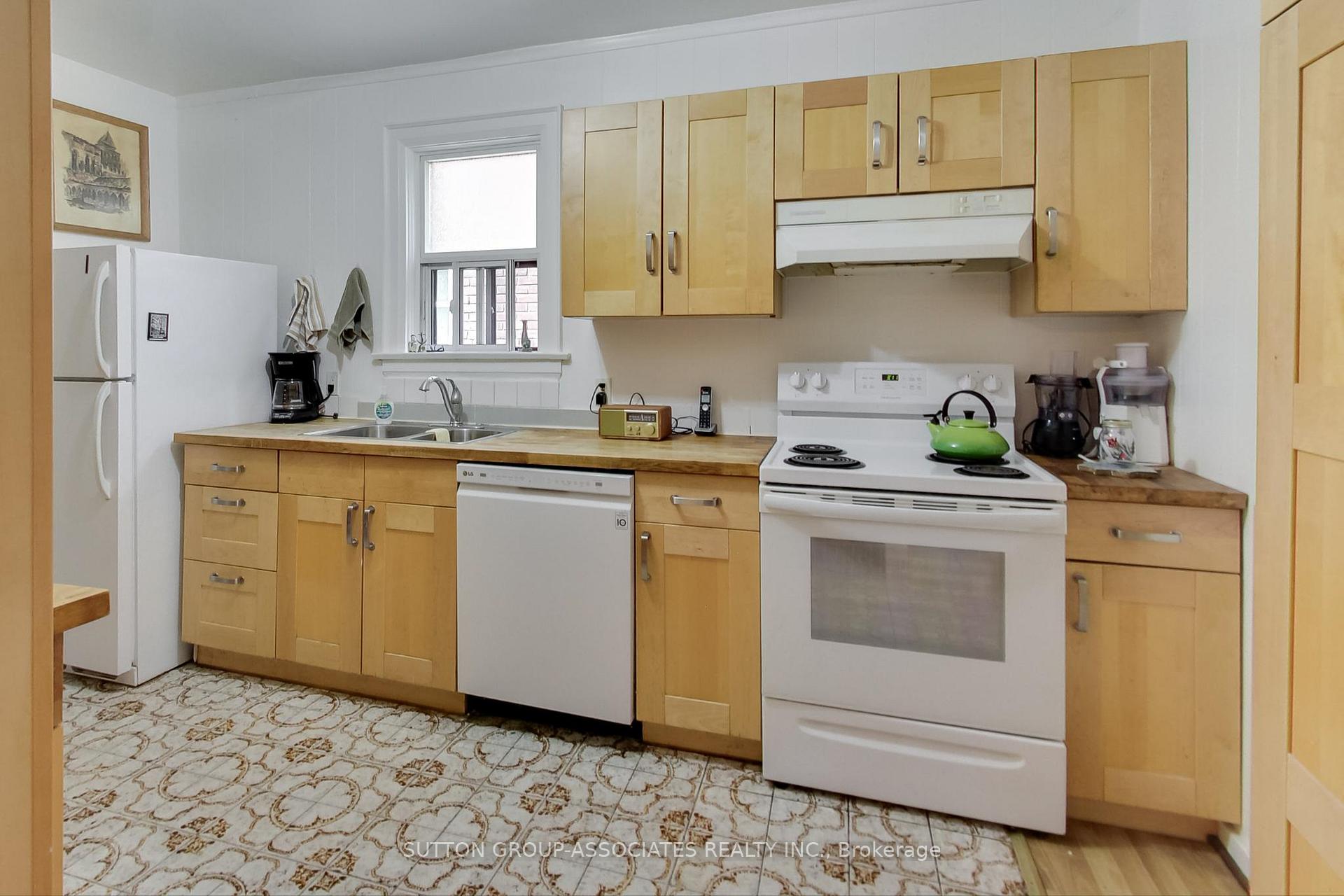 Photo 11 of 47 Robina Avenue, Toronto, Oakwood Village — HOMEH