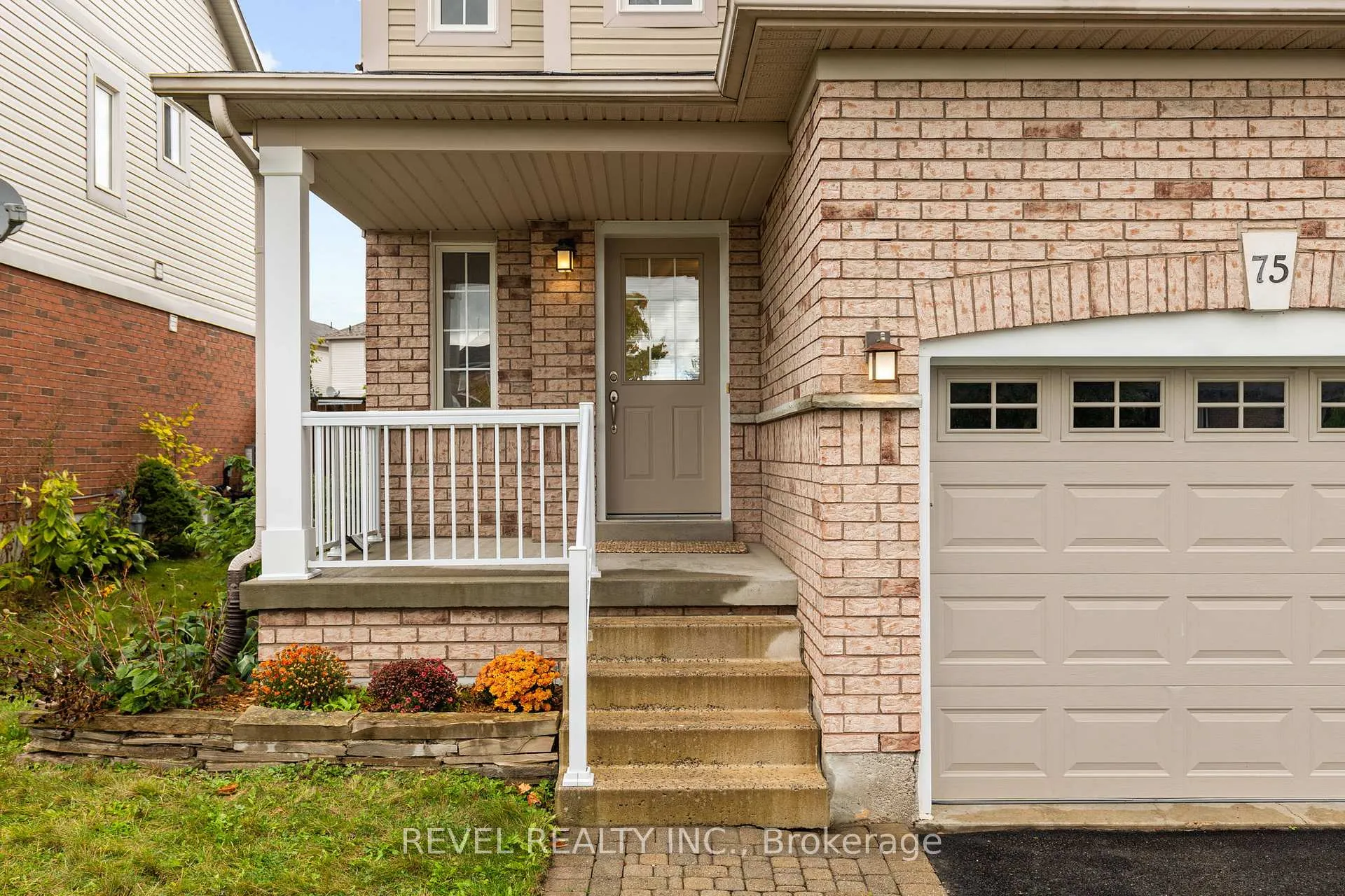 Photo 3 of 75 Bird Street, Barrie, Edgehill Drive — HOMEH