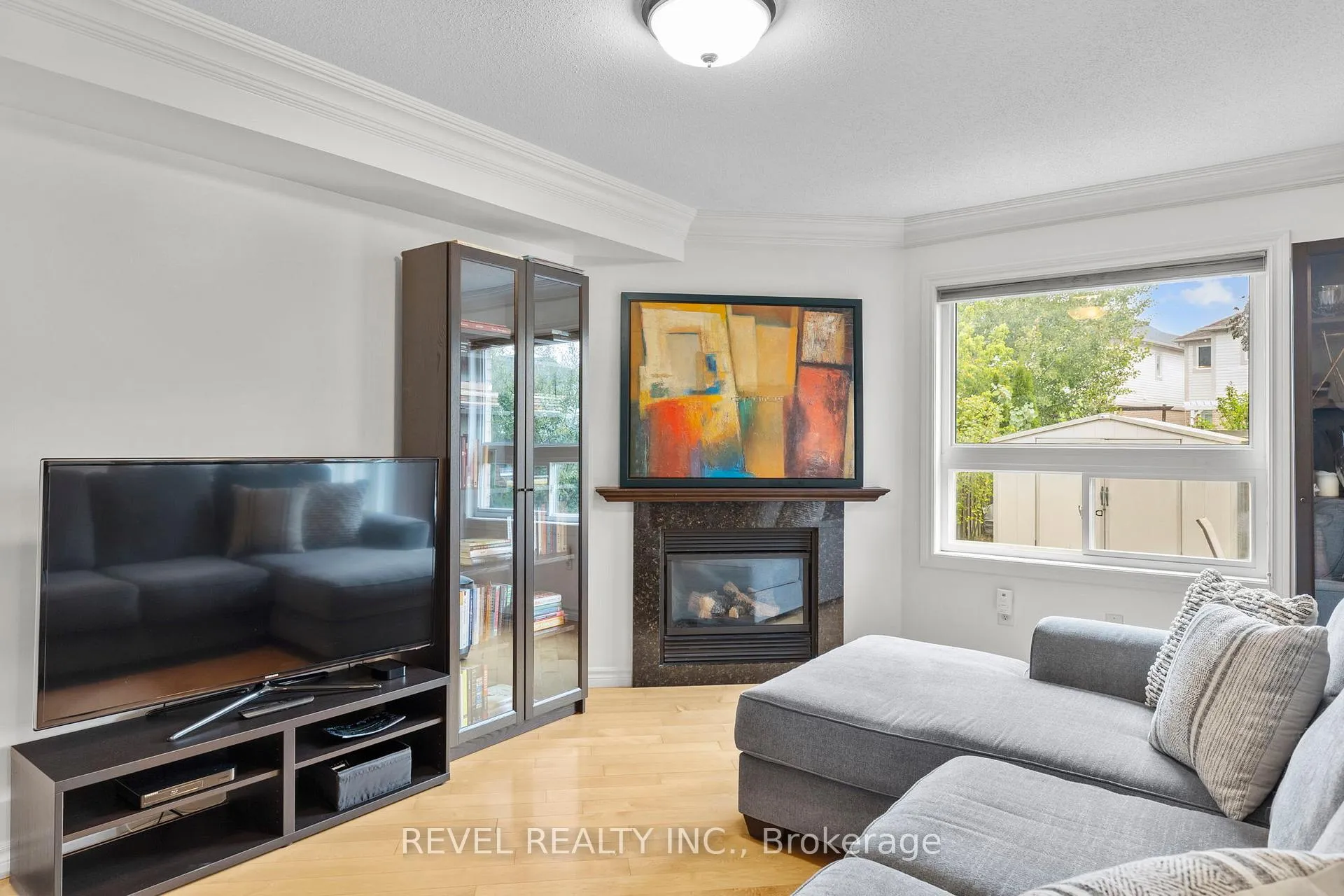 Photo 10 of 75 Bird Street, Barrie, Edgehill Drive — HOMEH