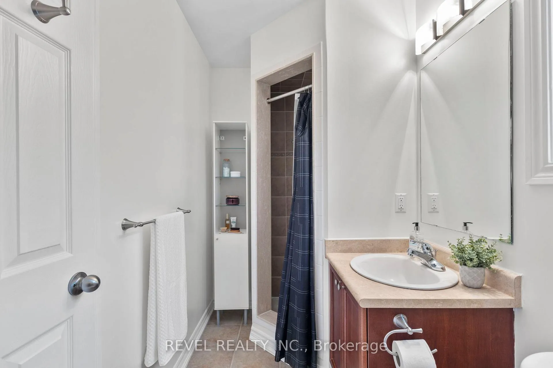 Photo 23 of 75 Bird Street, Barrie, Edgehill Drive — HOMEH