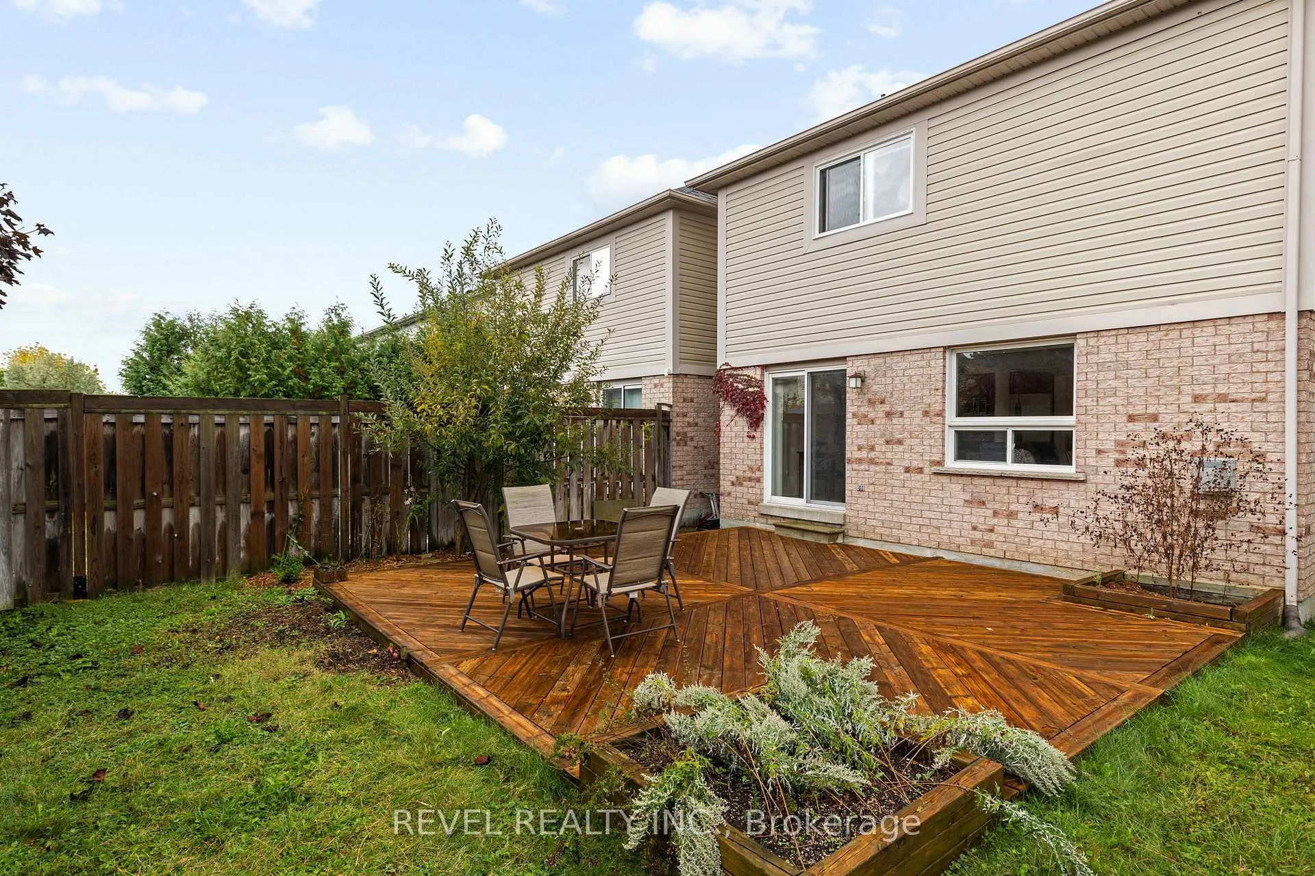 Photo 35 of 75 Bird Street, Barrie, Edgehill Drive — HOMEH