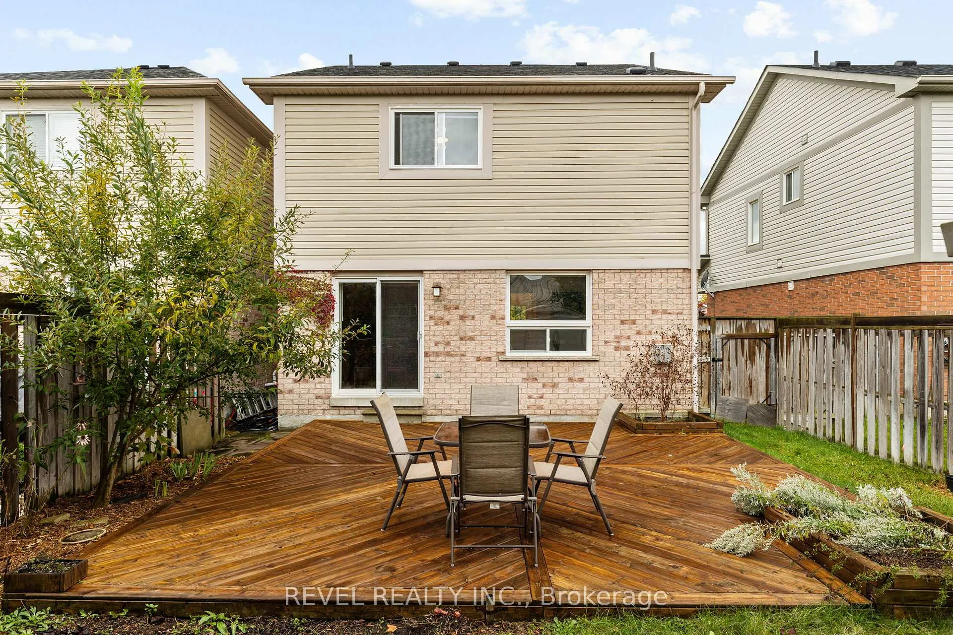 Photo 36 of 75 Bird Street, Barrie, Edgehill Drive — HOMEH
