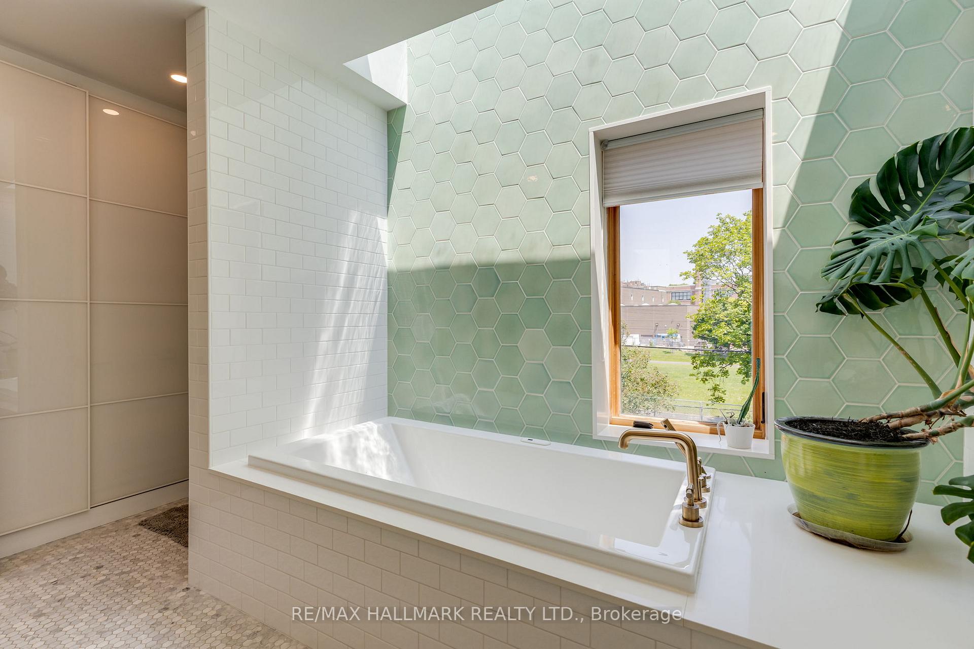 Photo 25 of 57 Ravina Crescent, Toronto, Blake-Jones — HOMEH