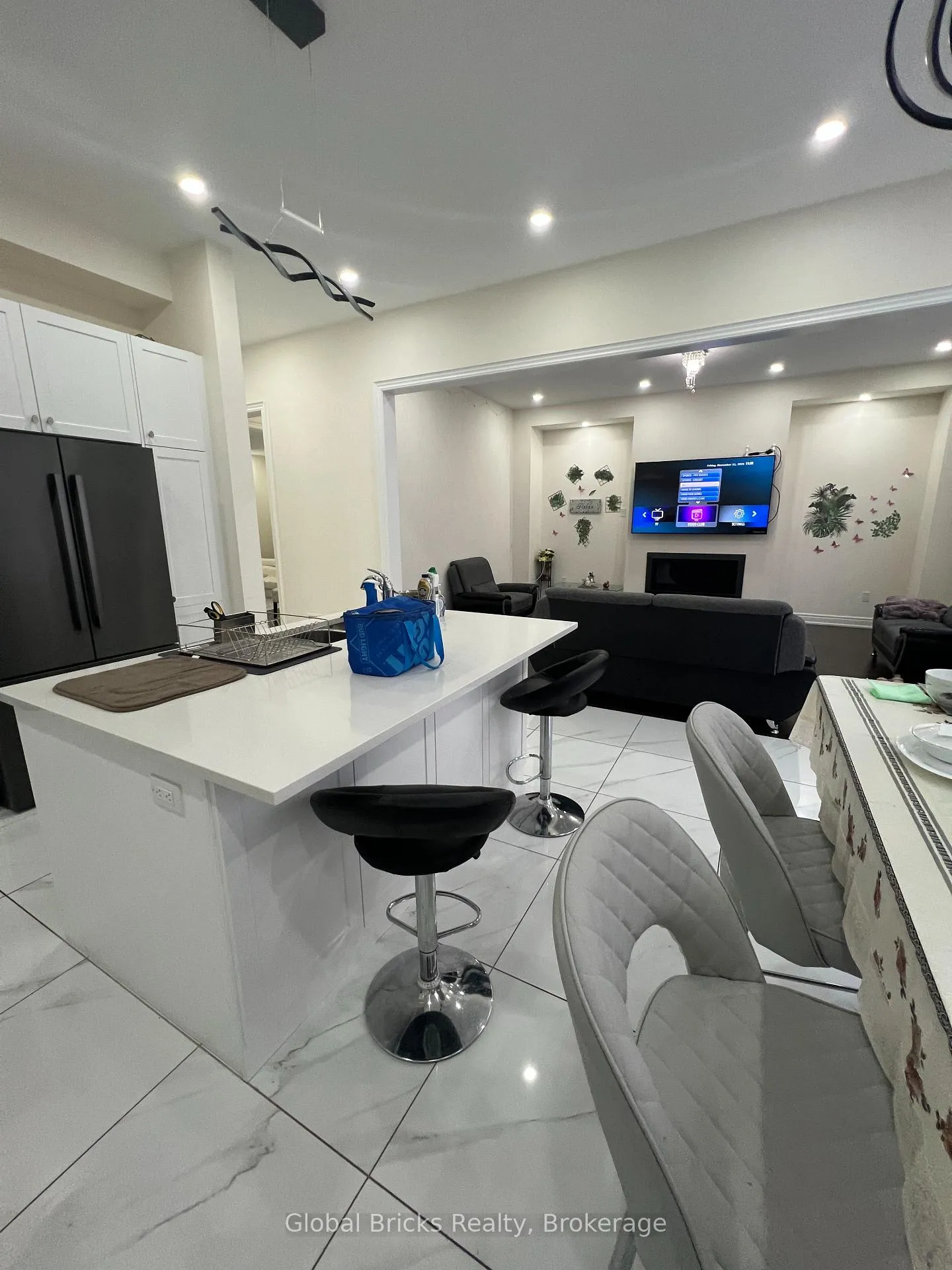 Photo 12 of 34 Dairymaid Road, Brampton, Northwest Brampton — HOMEH