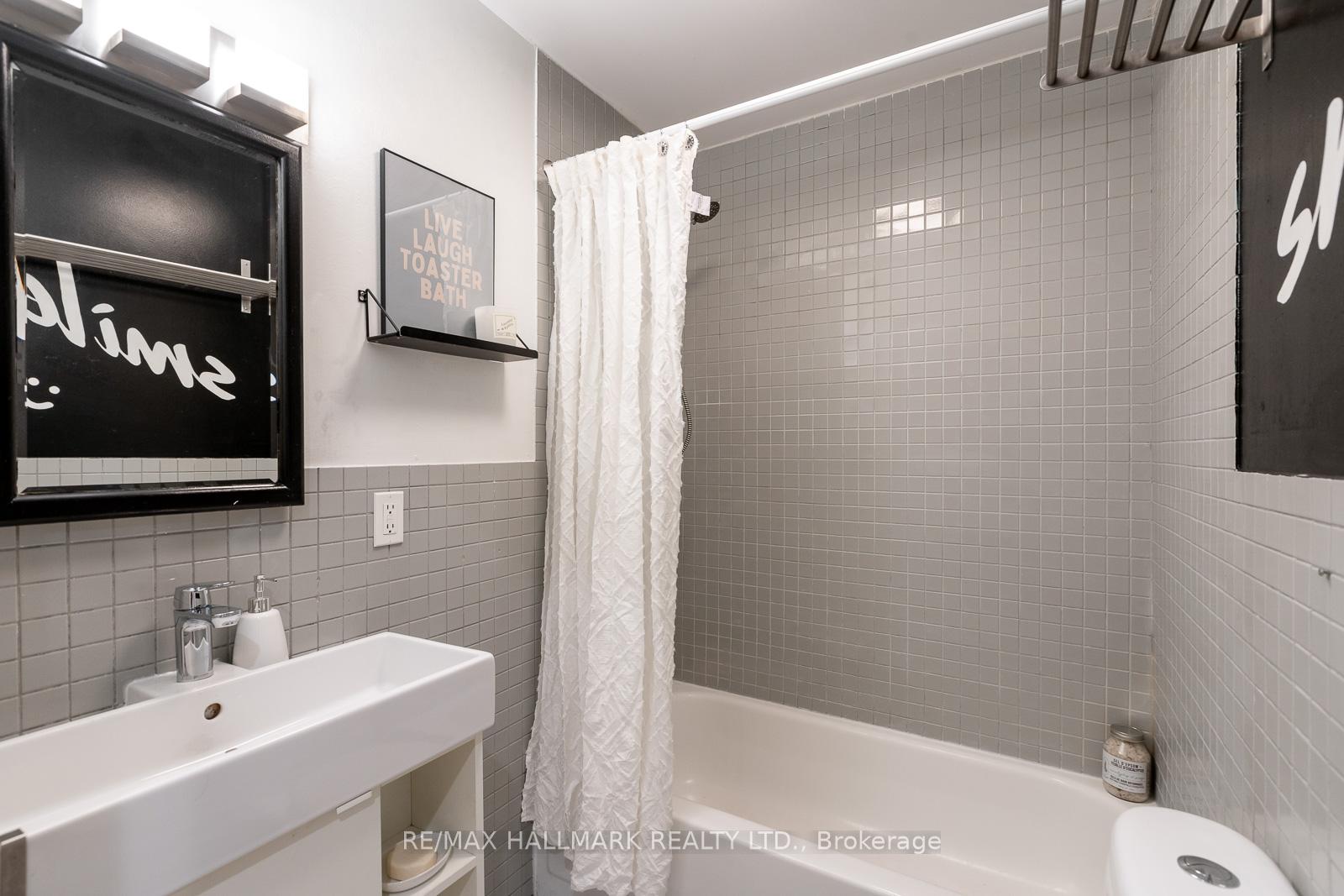 Photo 15 of 20 Walpole Avenue, Toronto, Greenwood-Coxwell — HOMEH