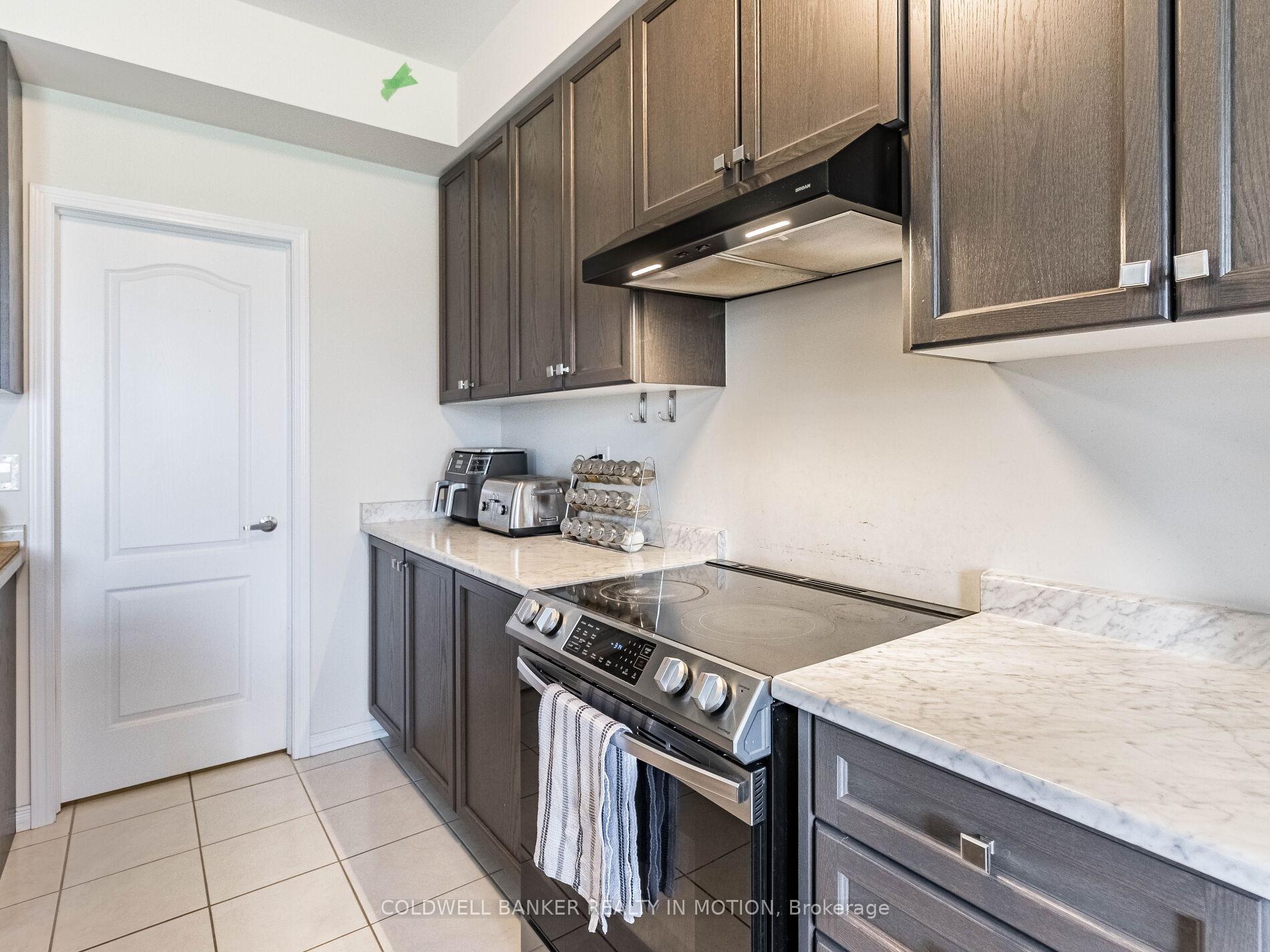 Photo 11 of 28 Esther Crescent W, Thorold, Hurricane/Merrittville — HOMEH
