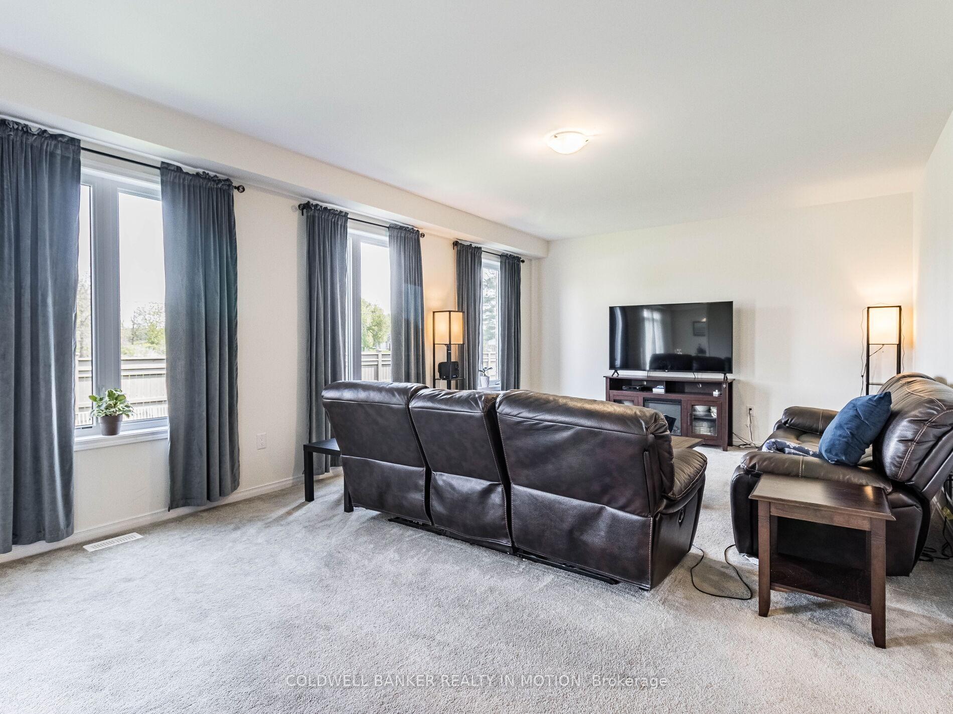 Photo 13 of 28 Esther Crescent W, Thorold, Hurricane/Merrittville — HOMEH