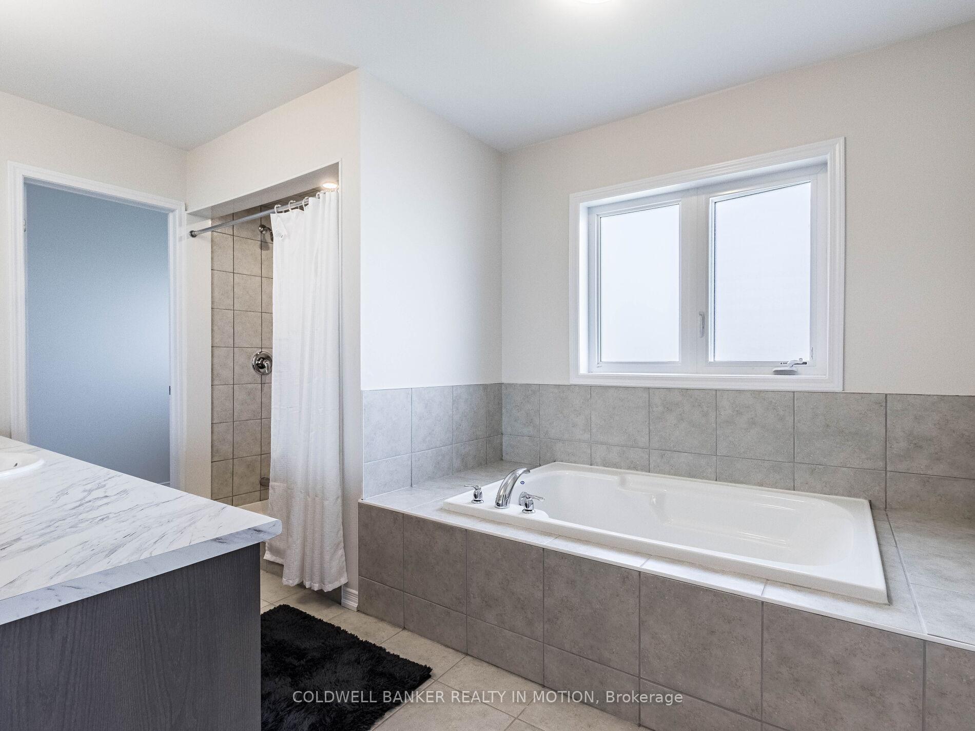 Photo 23 of 28 Esther Crescent W, Thorold, Hurricane/Merrittville — HOMEH