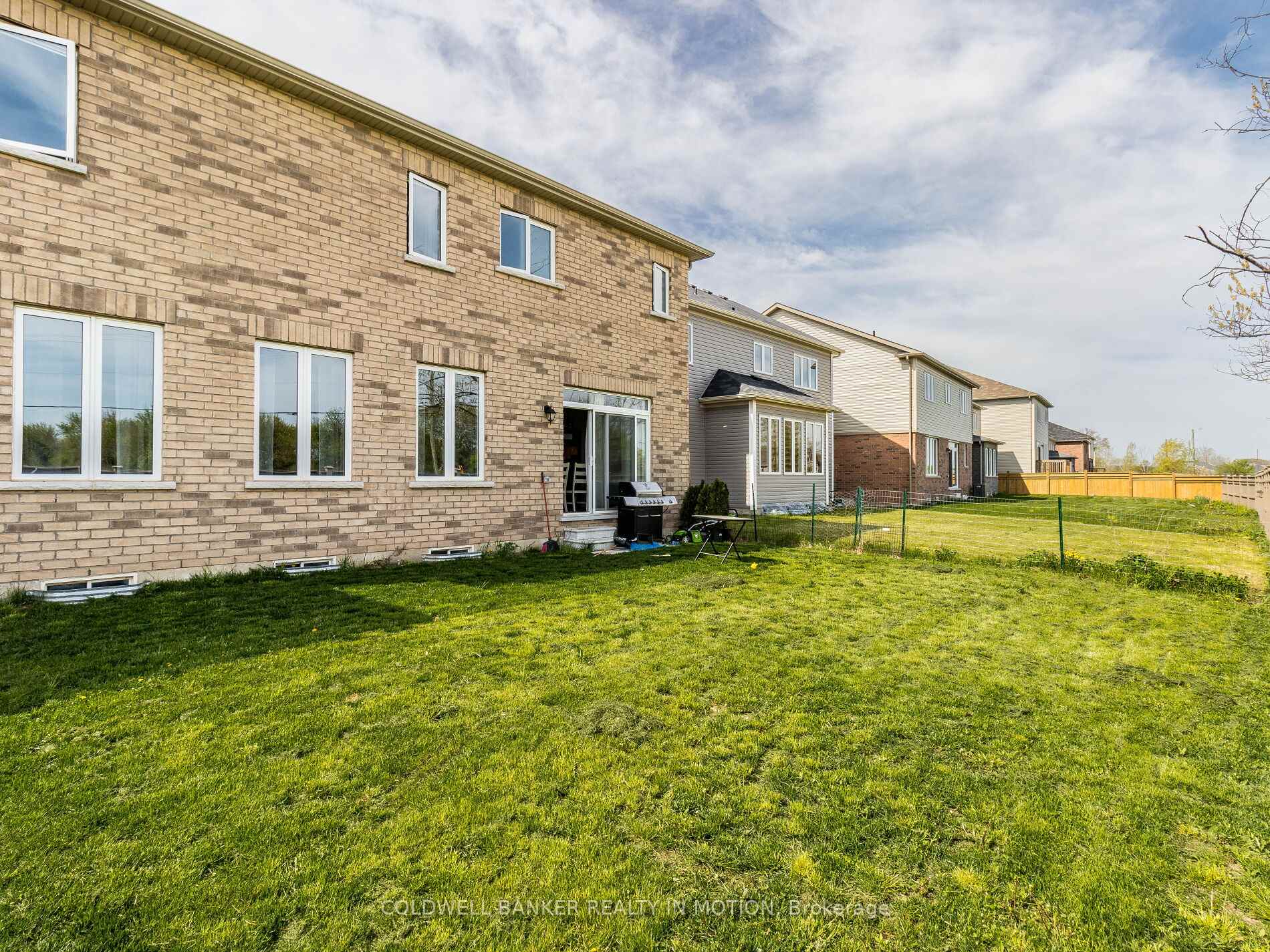 Photo 39 of 28 Esther Crescent W, Thorold, Hurricane/Merrittville — HOMEH