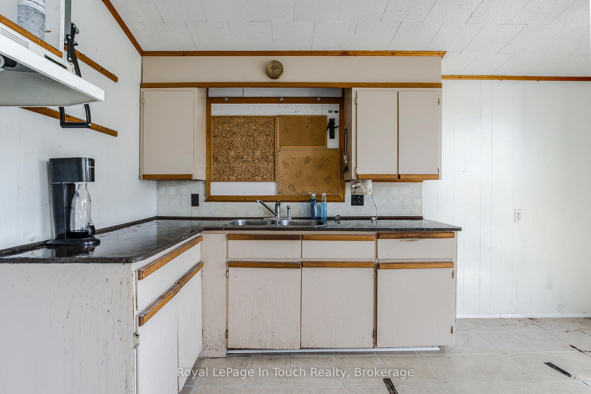 Photo 11 of 9 Joliet Crescent, Tiny, Rural Tiny — HOMEH