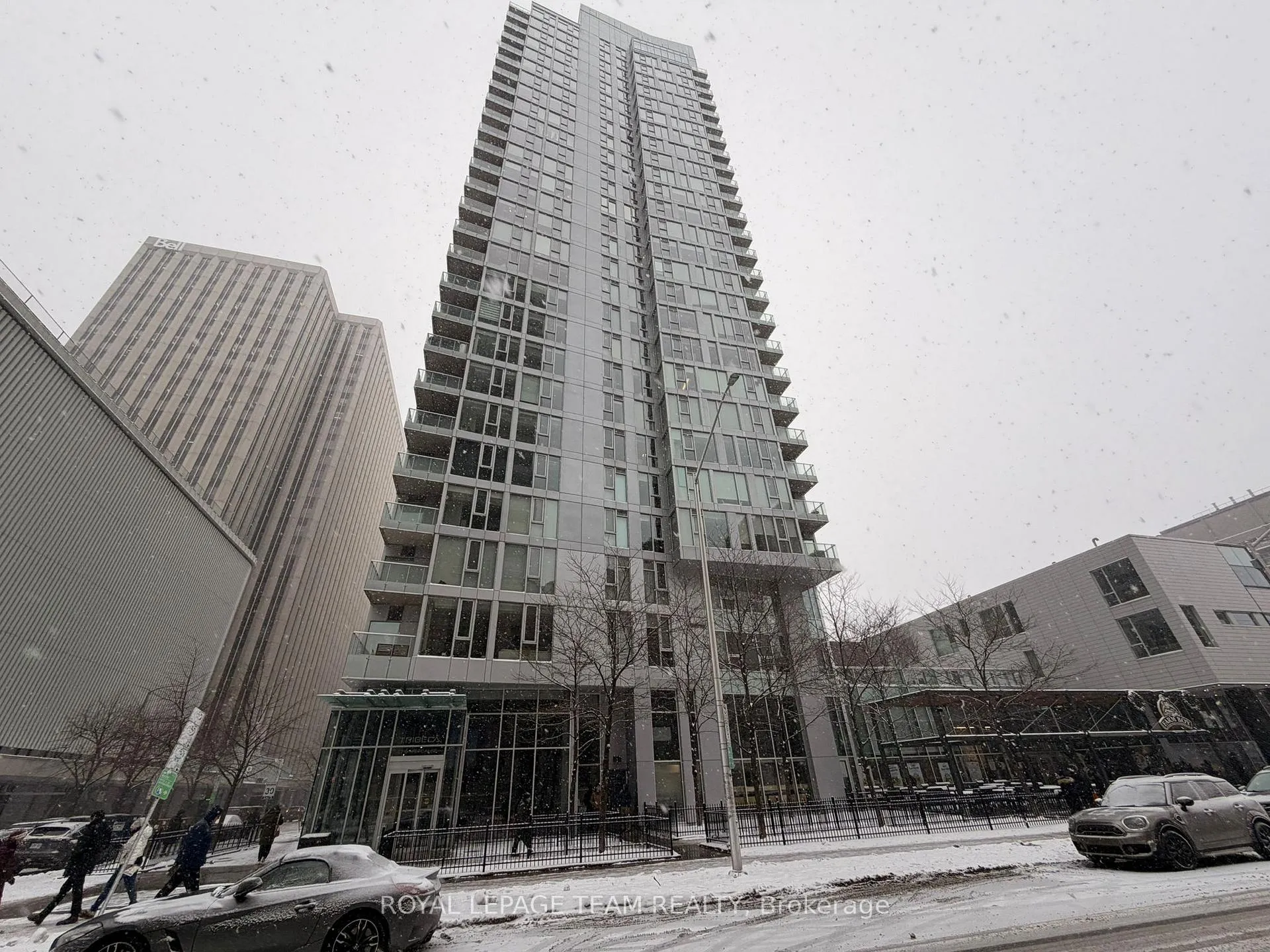 Front of Unit 908, 179 Metcalfe Street