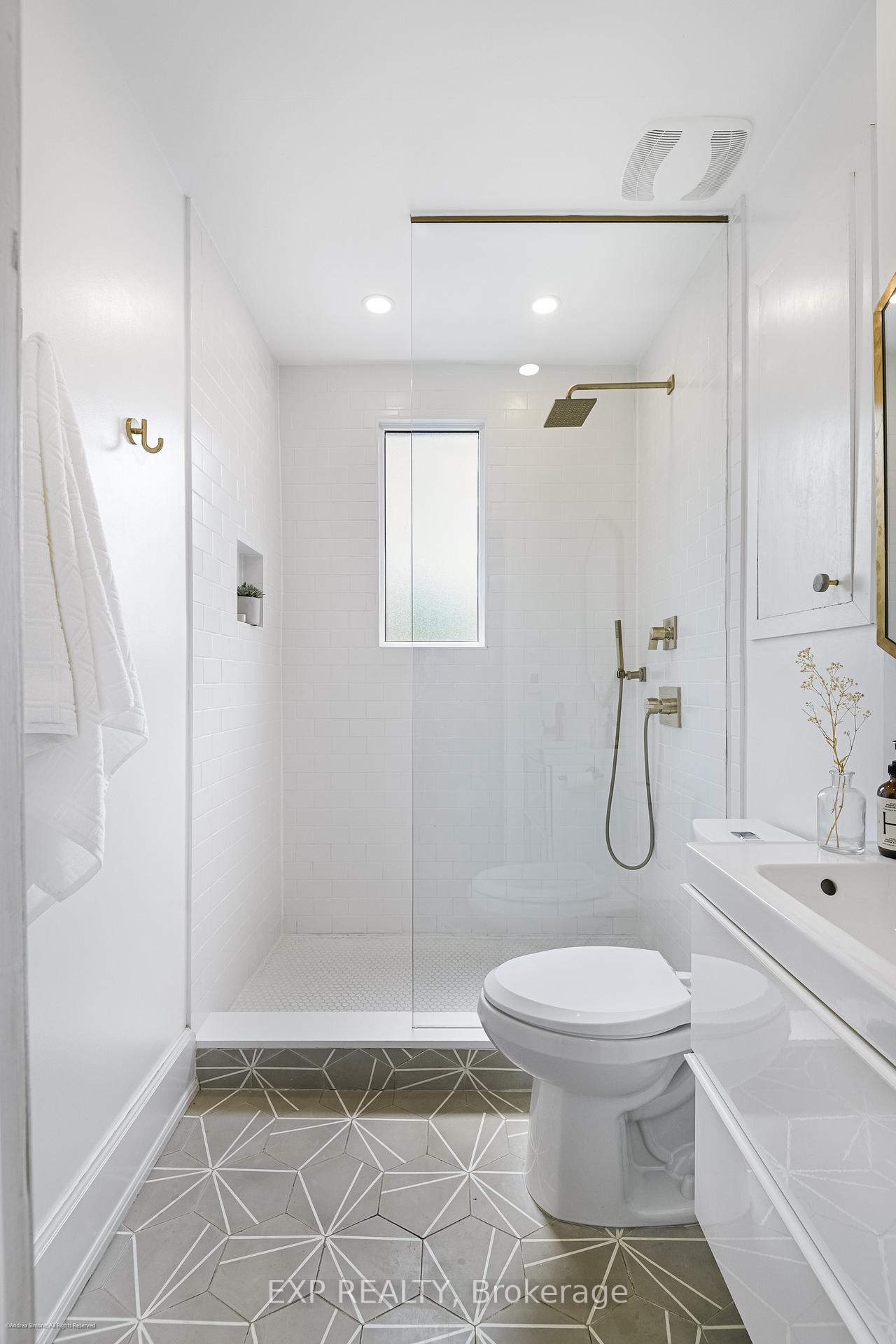 Photo 16 of 43 Cherrywood Avenue, Toronto, Humewood-Cedarvale — HOMEH