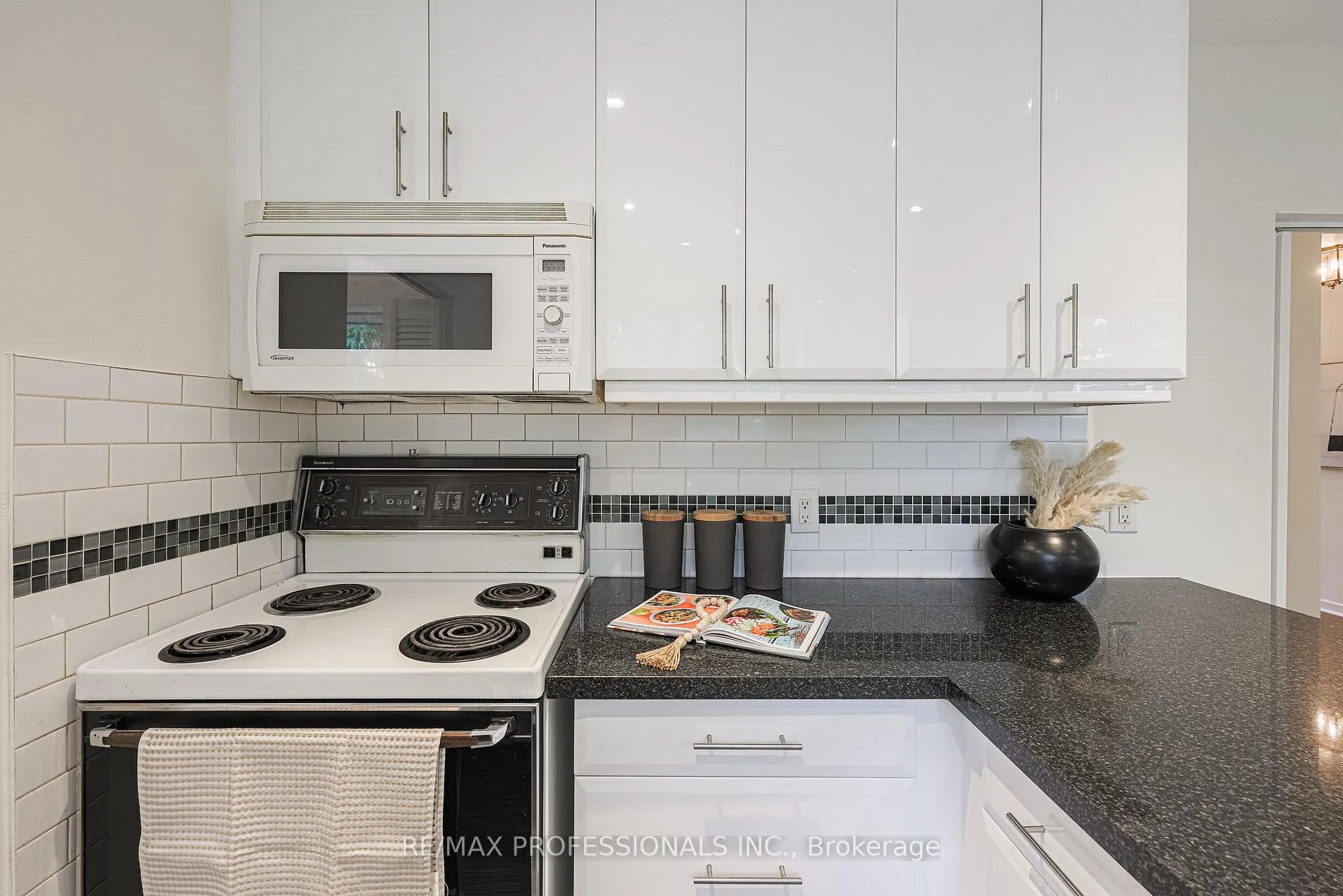 Photo 17 of 9 Donalbain Crescent, Markham, Royal Orchard — HOMEH