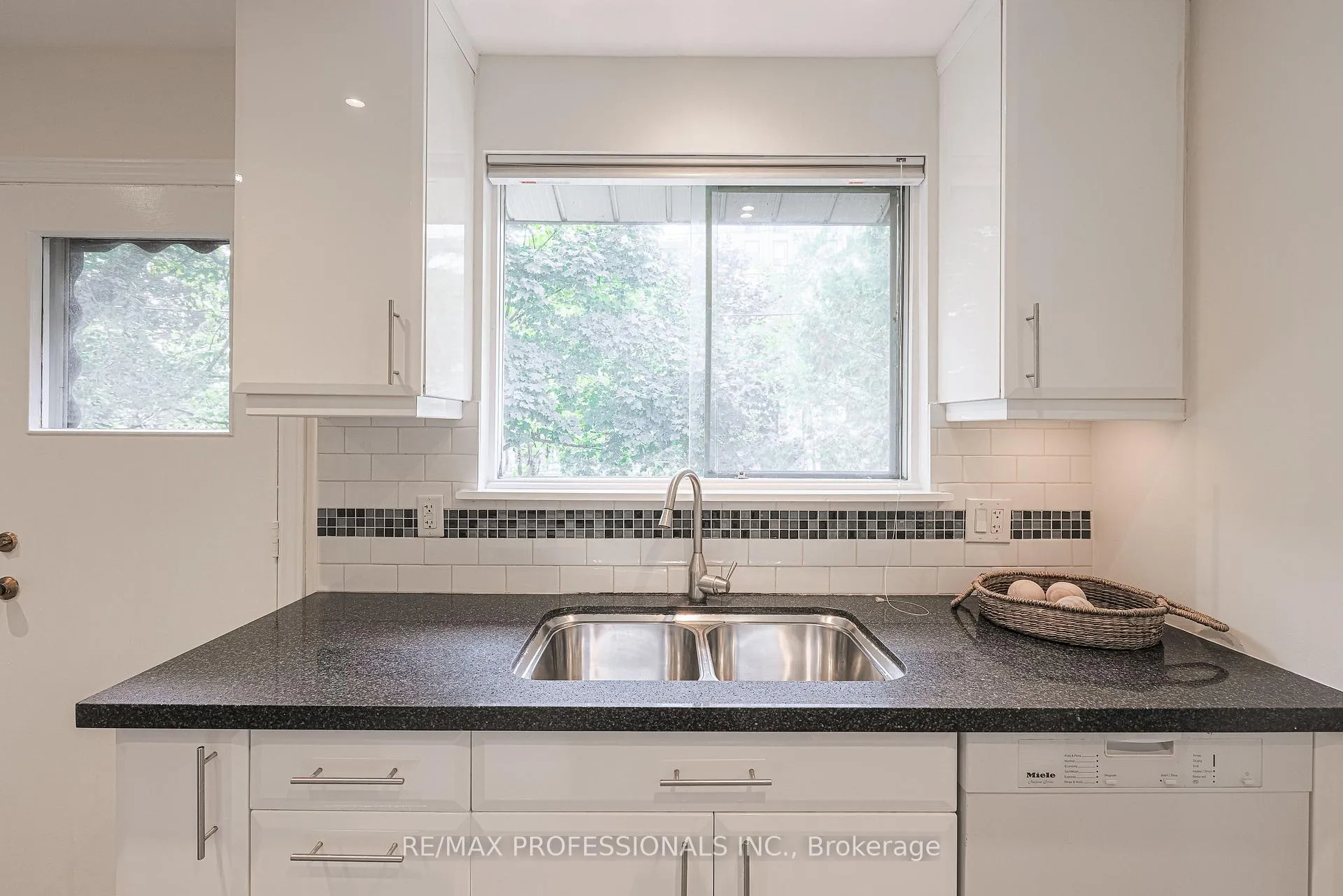 Photo 18 of 9 Donalbain Crescent, Markham, Royal Orchard — HOMEH