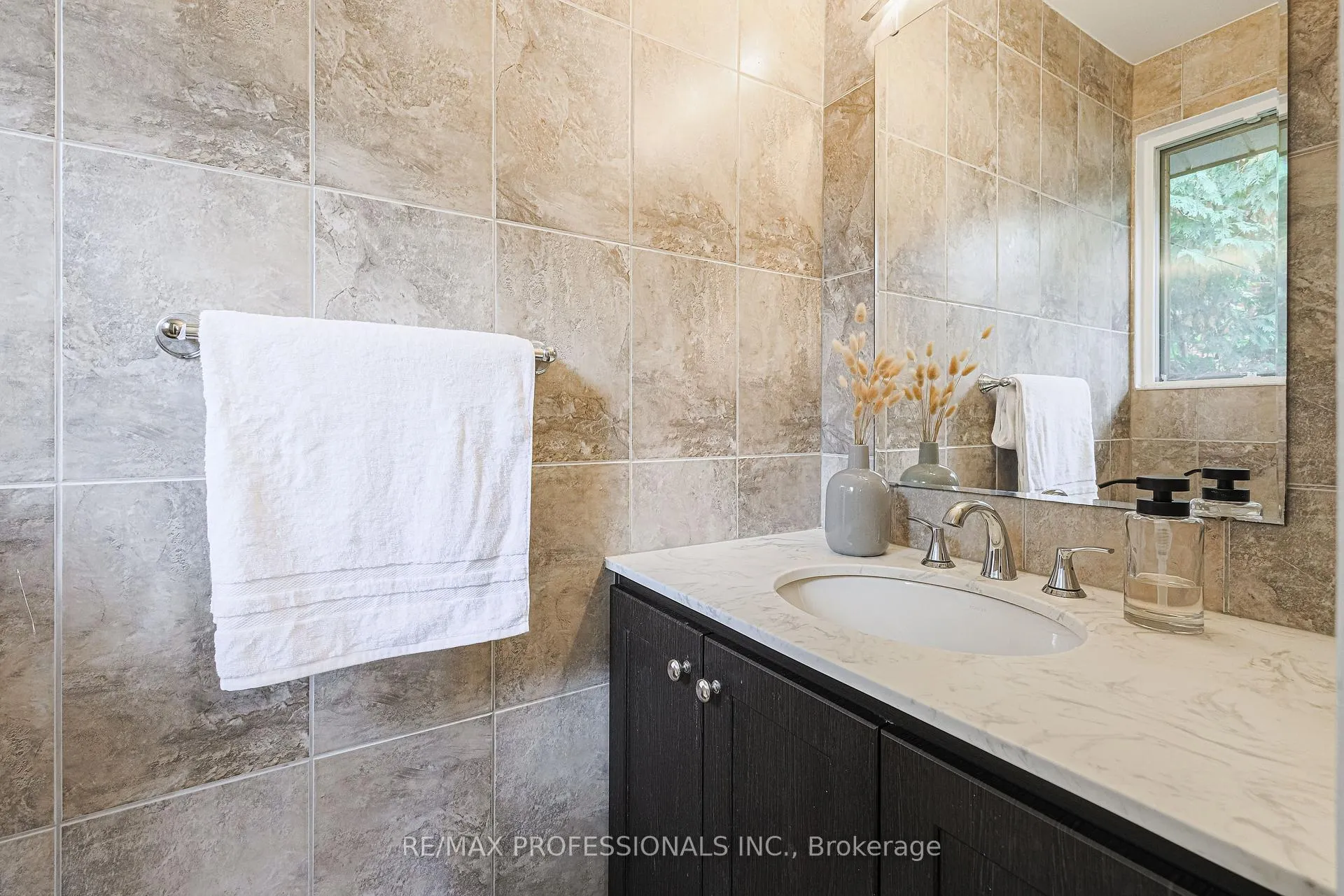 Photo 35 of 9 Donalbain Crescent, Markham, Royal Orchard — HOMEH