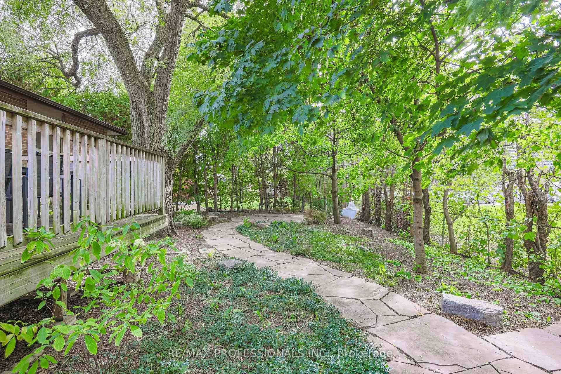 Photo 46 of 9 Donalbain Crescent, Markham, Royal Orchard — HOMEH