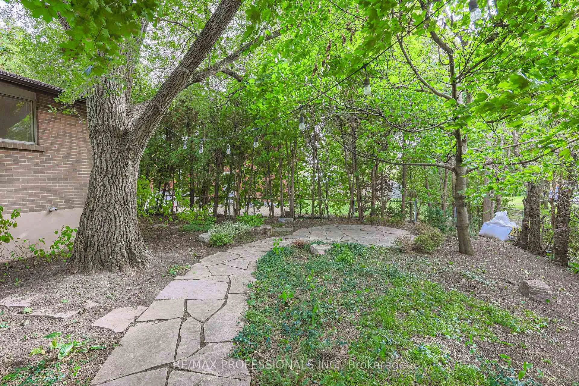 Photo 48 of 9 Donalbain Crescent, Markham, Royal Orchard — HOMEH