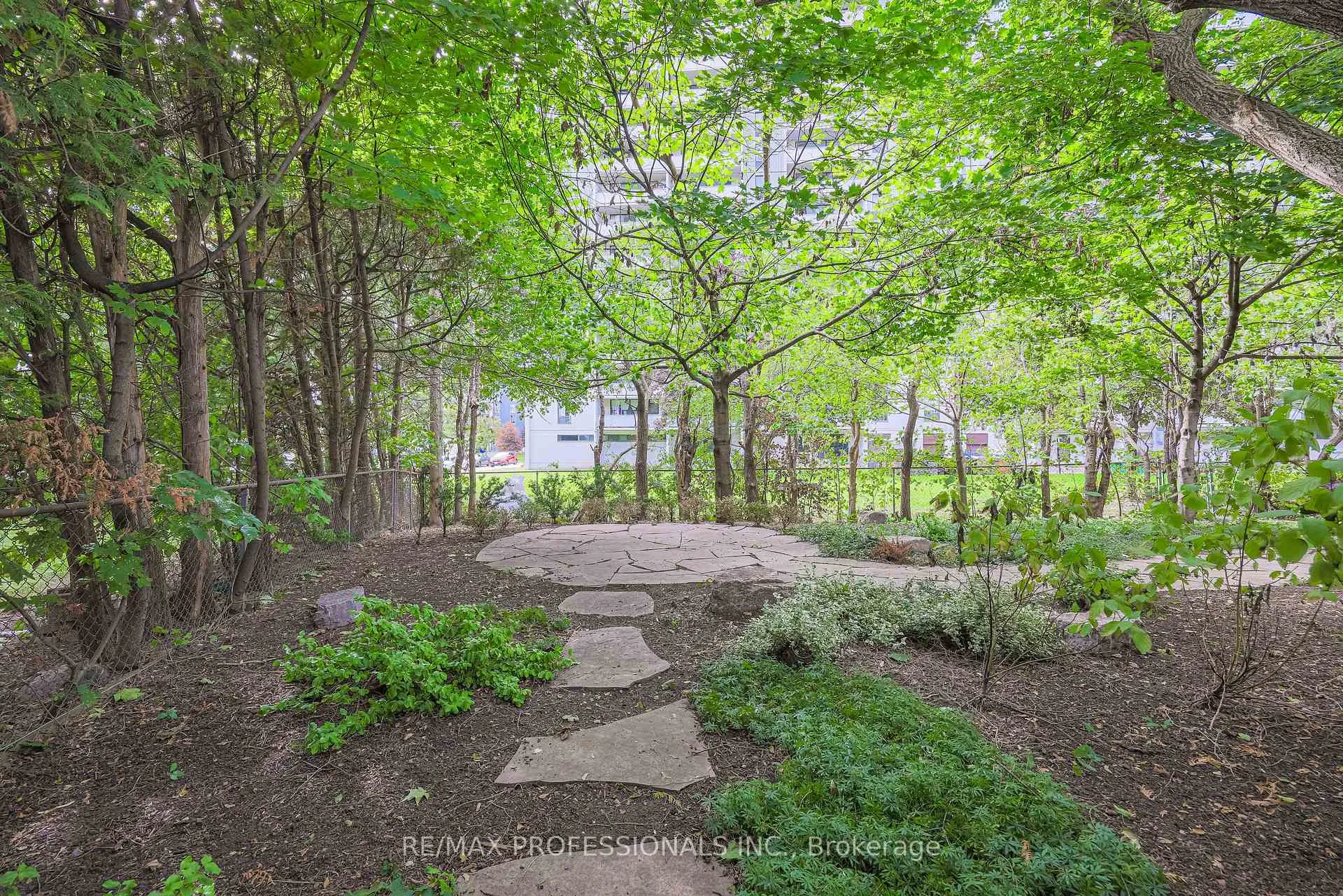 Photo 50 of 9 Donalbain Crescent, Markham, Royal Orchard — HOMEH