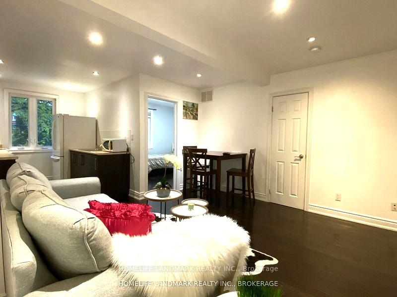 Photo 5 of Unit 2nd, 57 Glenside Avenue, Toronto, Greenwood-Coxwell — HOMEH