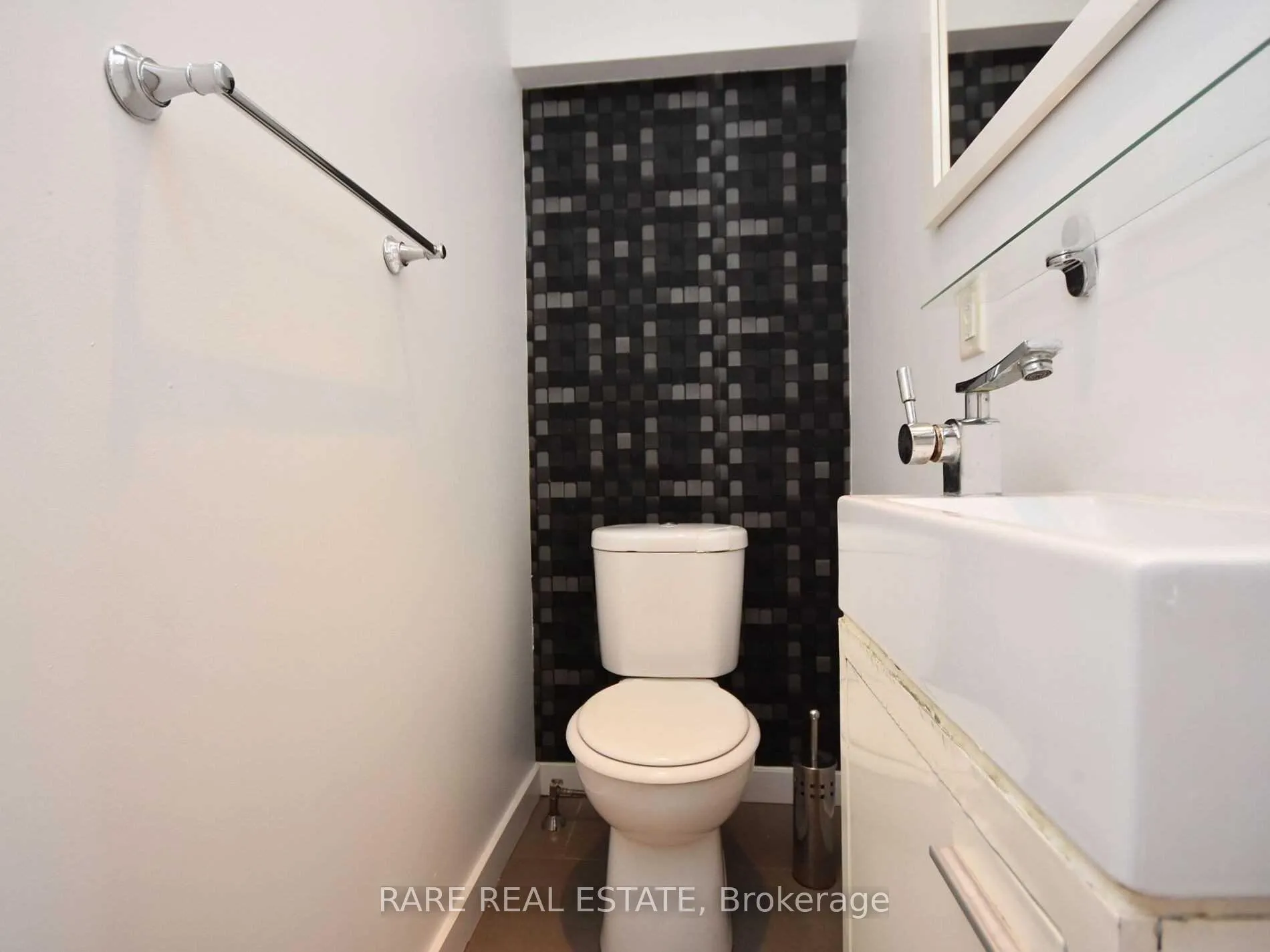 Photo 11 of 15 Eastern Avenue, Brampton, Queen Street Corridor — HOMEH