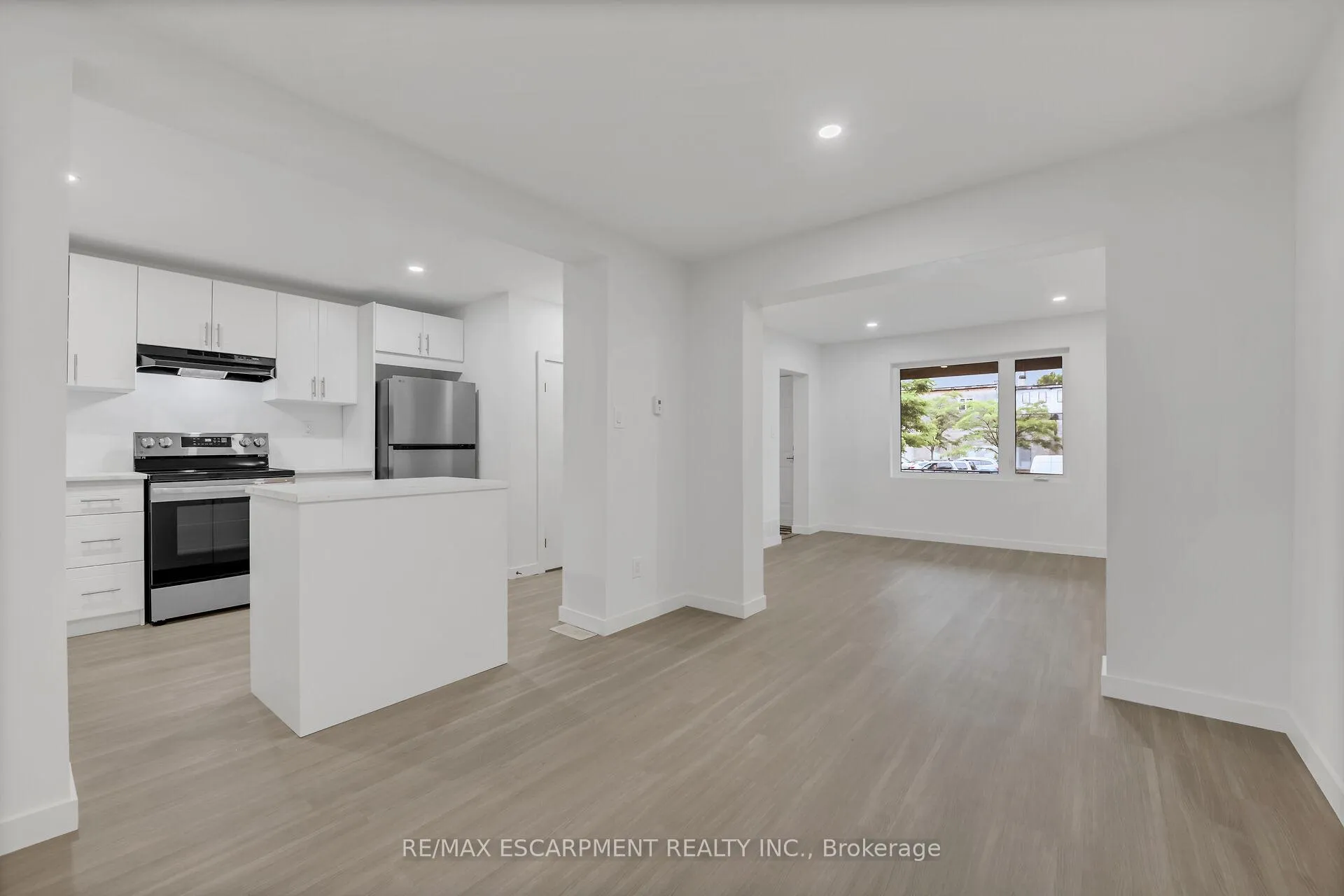 Photo 13 of 20 Crosthwaite Avenue N, Hamilton, Homeside — HOMEH