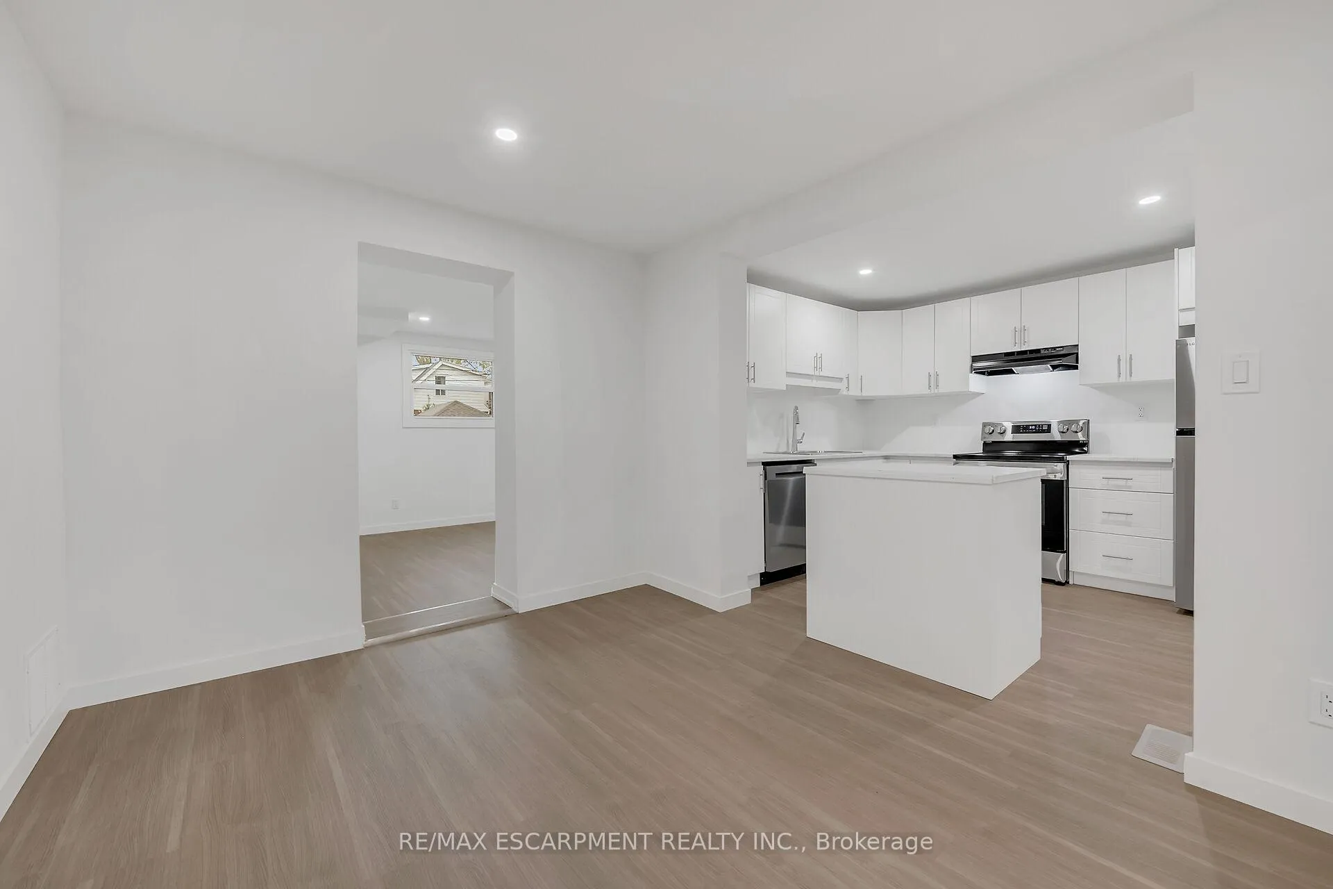 Photo 15 of 20 Crosthwaite Avenue N, Hamilton, Homeside — HOMEH