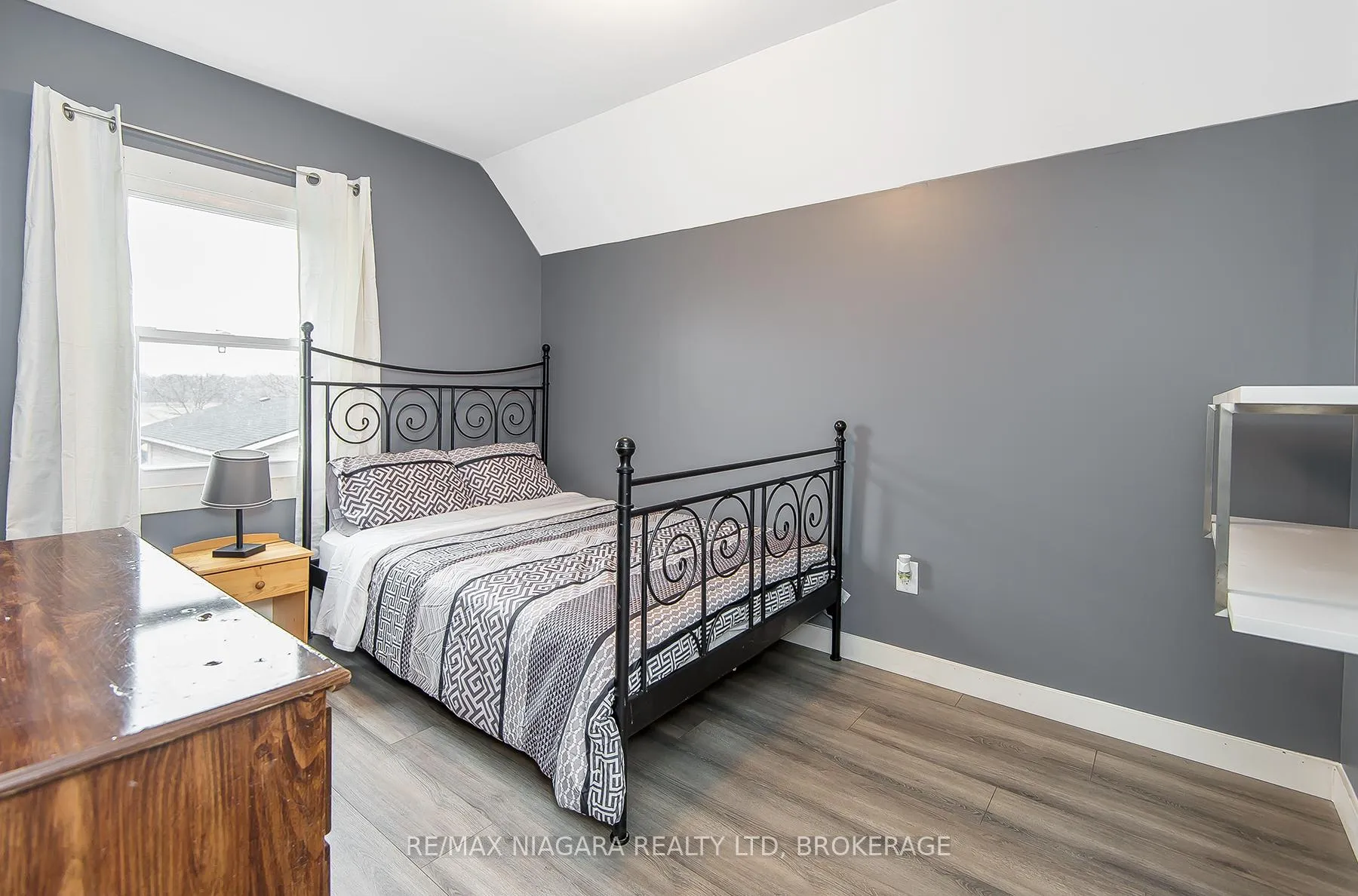 Photo 13 of 92 Hodgkins Avenue, Thorold, Rolling Meadows — HOMEH