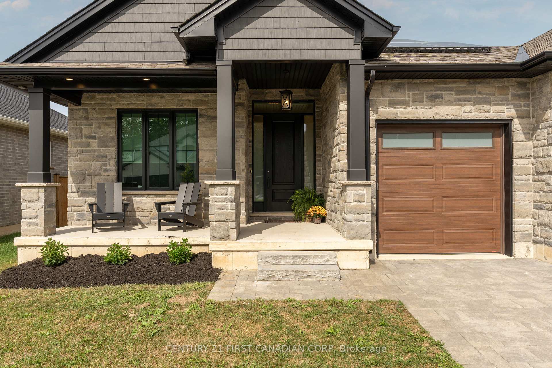 Photo 4 of 104 Foxborough Place, Thames Centre, Thorndale — HOMEH