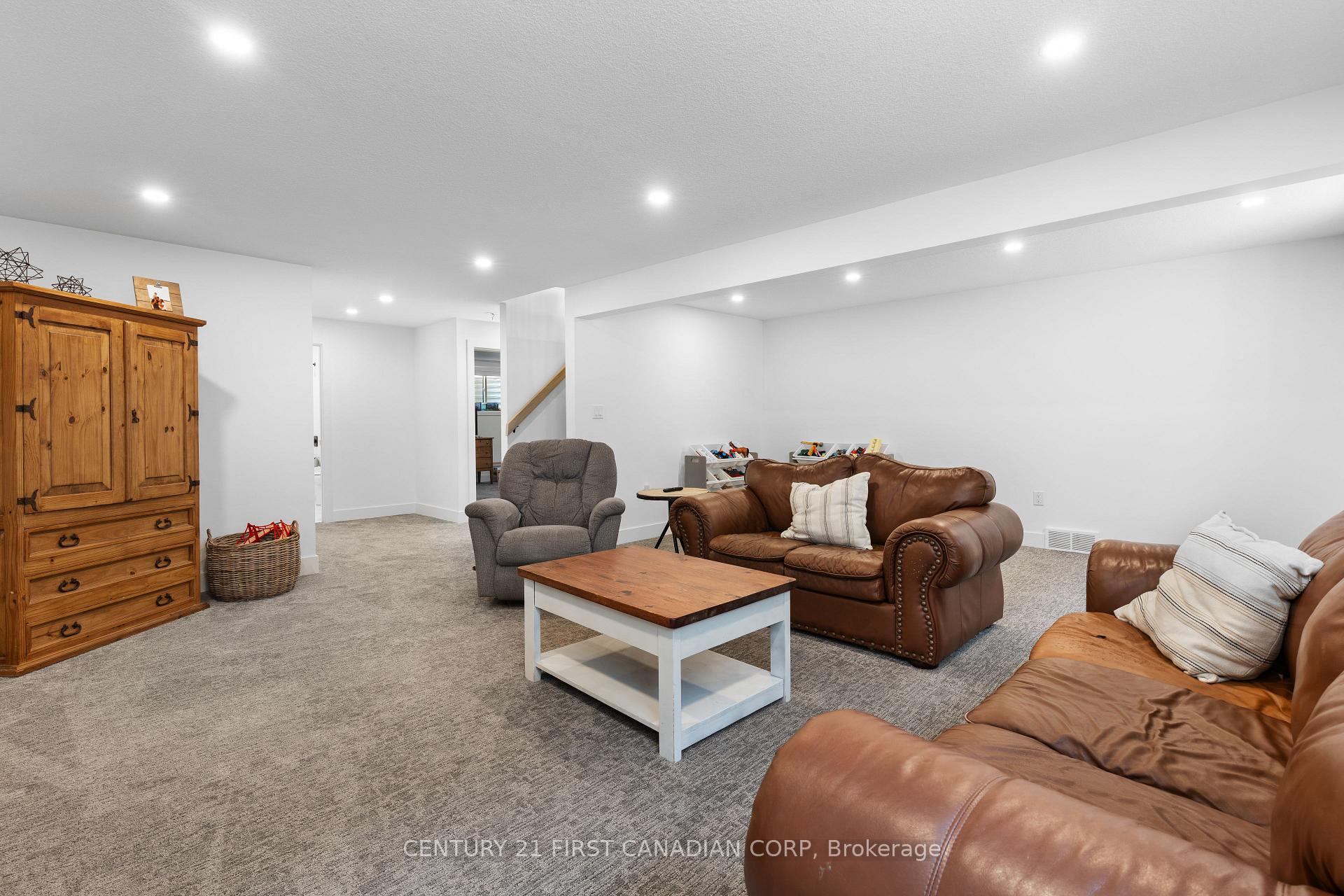 Photo 32 of 104 Foxborough Place, Thames Centre, Thorndale — HOMEH
