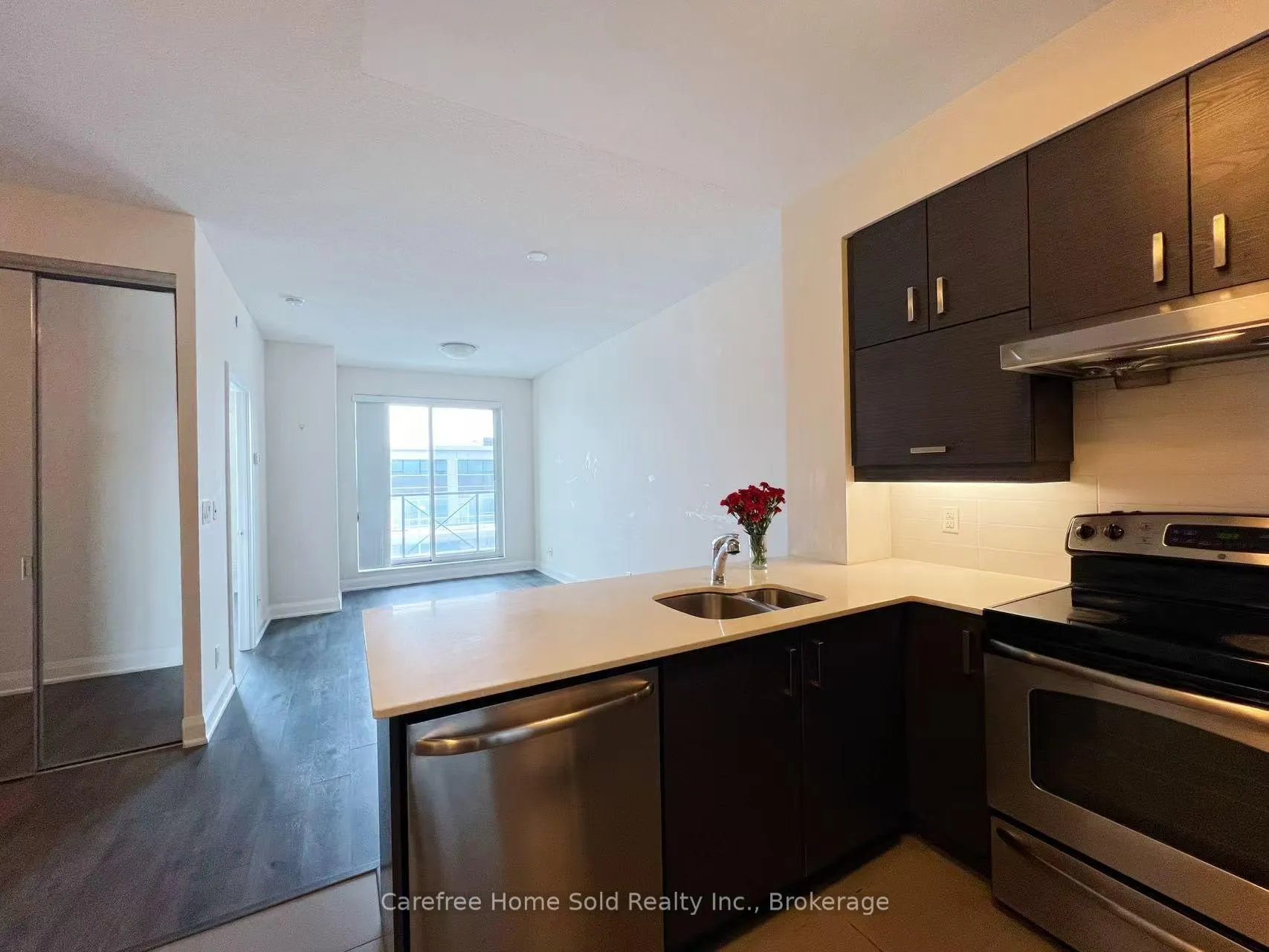 Photo 4 of Unit 525, 8228 Birchmount Road, Markham, Unionville — HOMEH