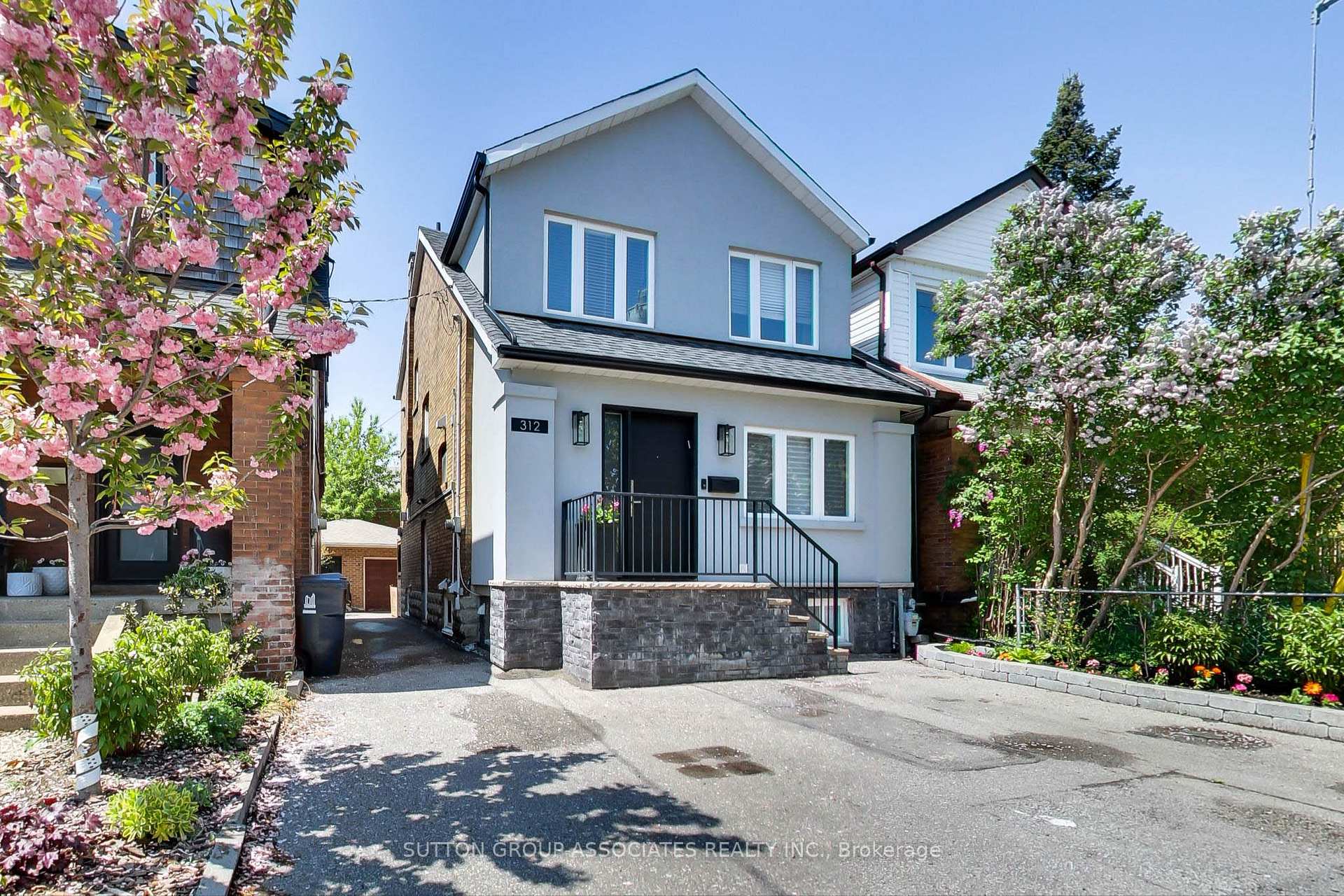 Front of 312 Glenholme Avenue