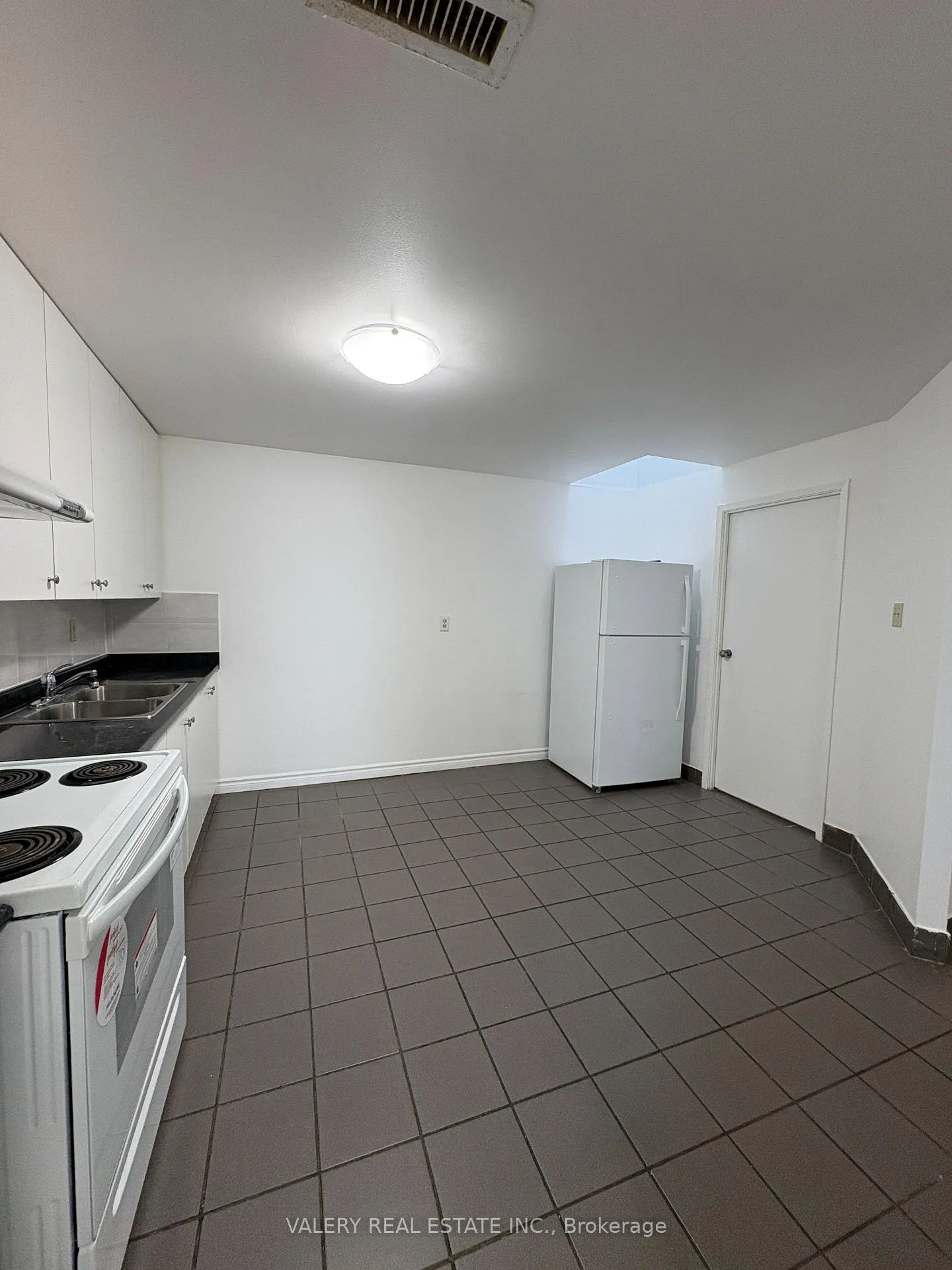 Photo 5 of Unit 2, 603 Gerrard Street E, Toronto, South Riverdale — HOMEH