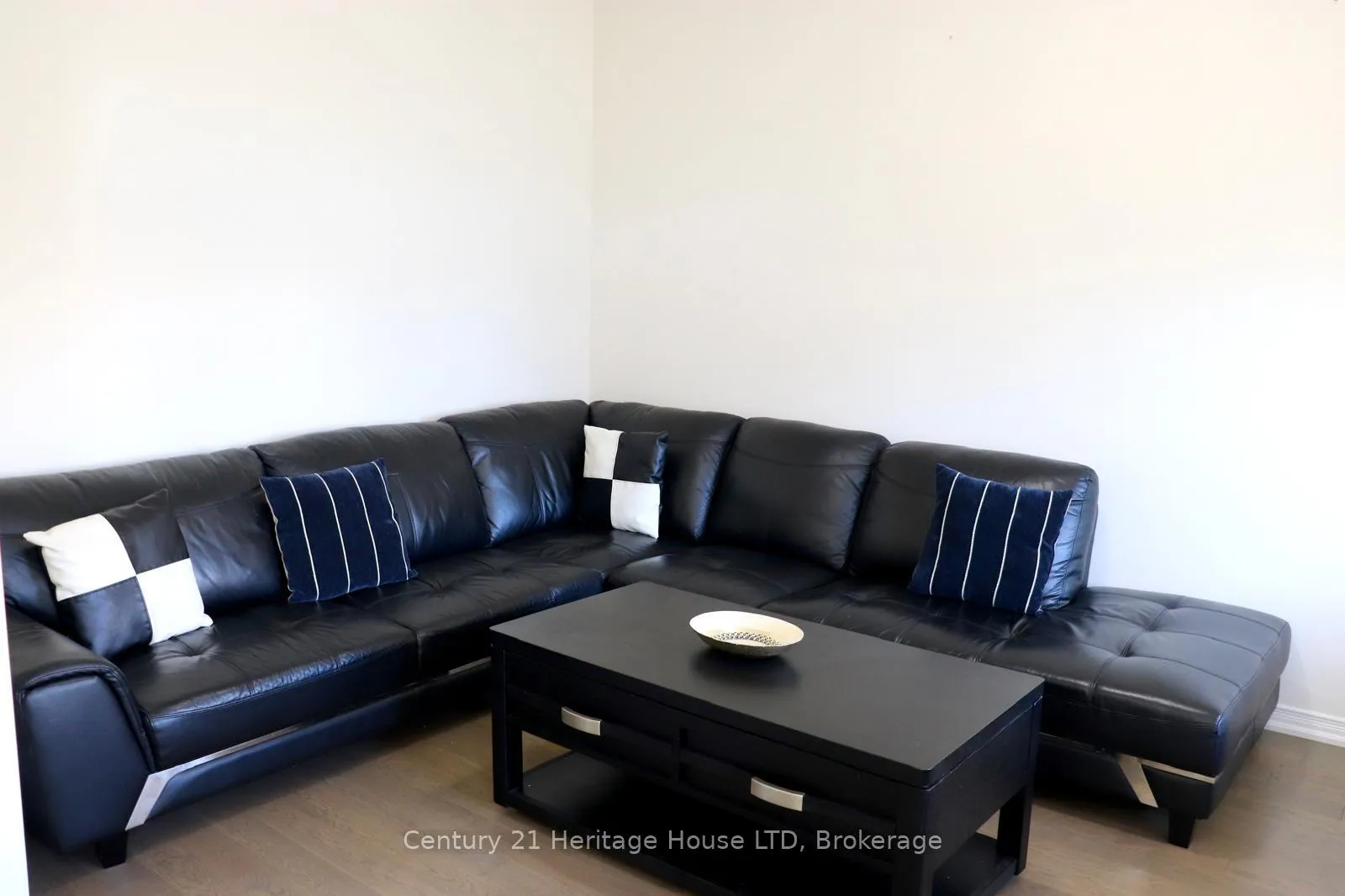 Photo 2 of 50 Esther Crescent, Thorold, Hurricane/Merrittville — HOMEH