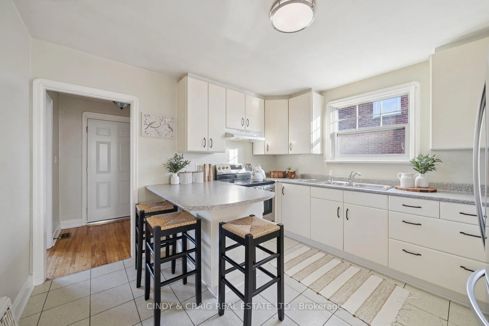 Photo 4 of 124 Highland Avenue, Oshawa, Central — HOMEH