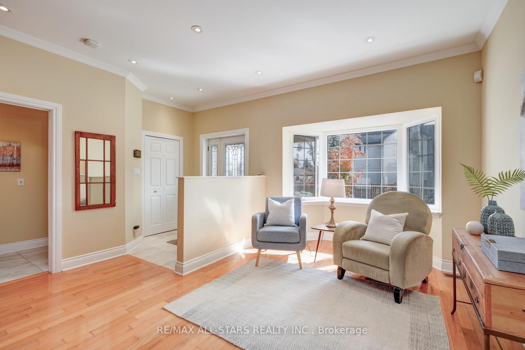 Photo 6 of 32 Barker Avenue, Toronto, Danforth Village-East York — HOMEH