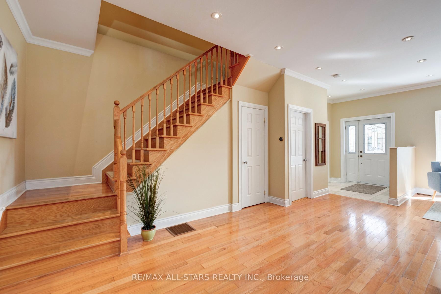 Photo 9 of 32 Barker Avenue, Toronto, Danforth Village-East York — HOMEH